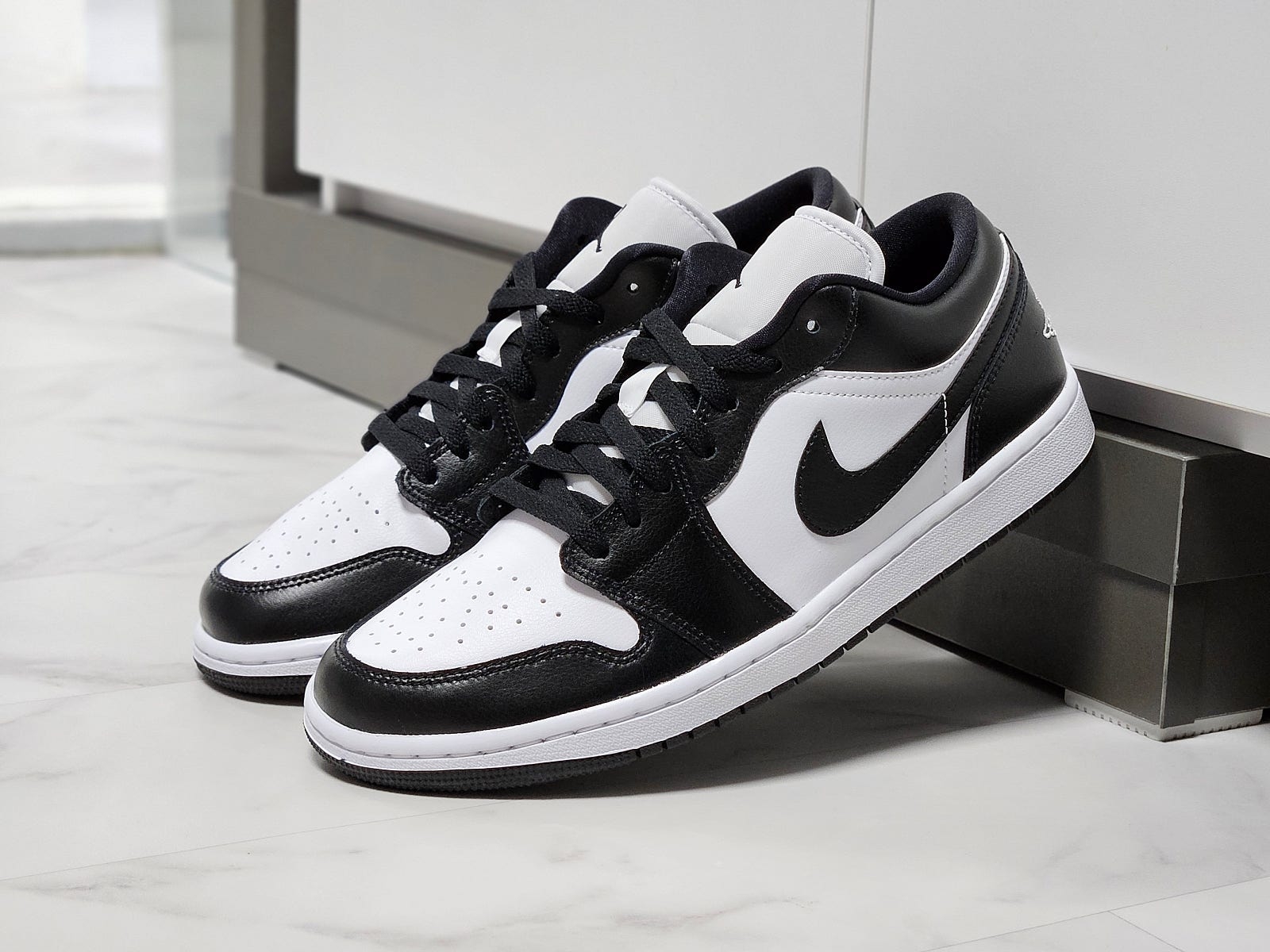 Nike Dunk Low Retro Black, Jordan 1 Low SE Concord 착용 스타일 - 6