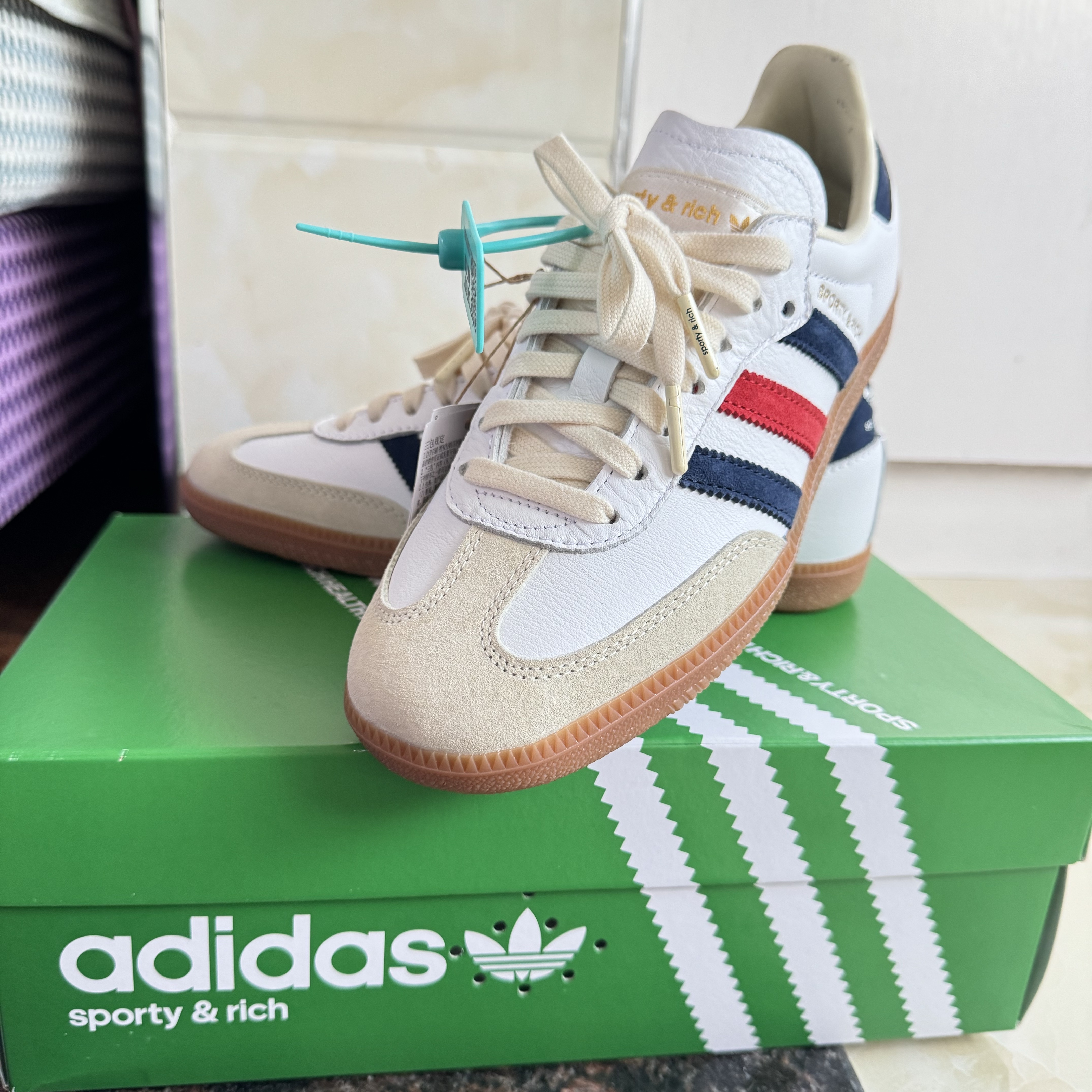 Adidas x Sporty & Rich Samba OG Cloud White Night Indigo 착용 스타일 - 2