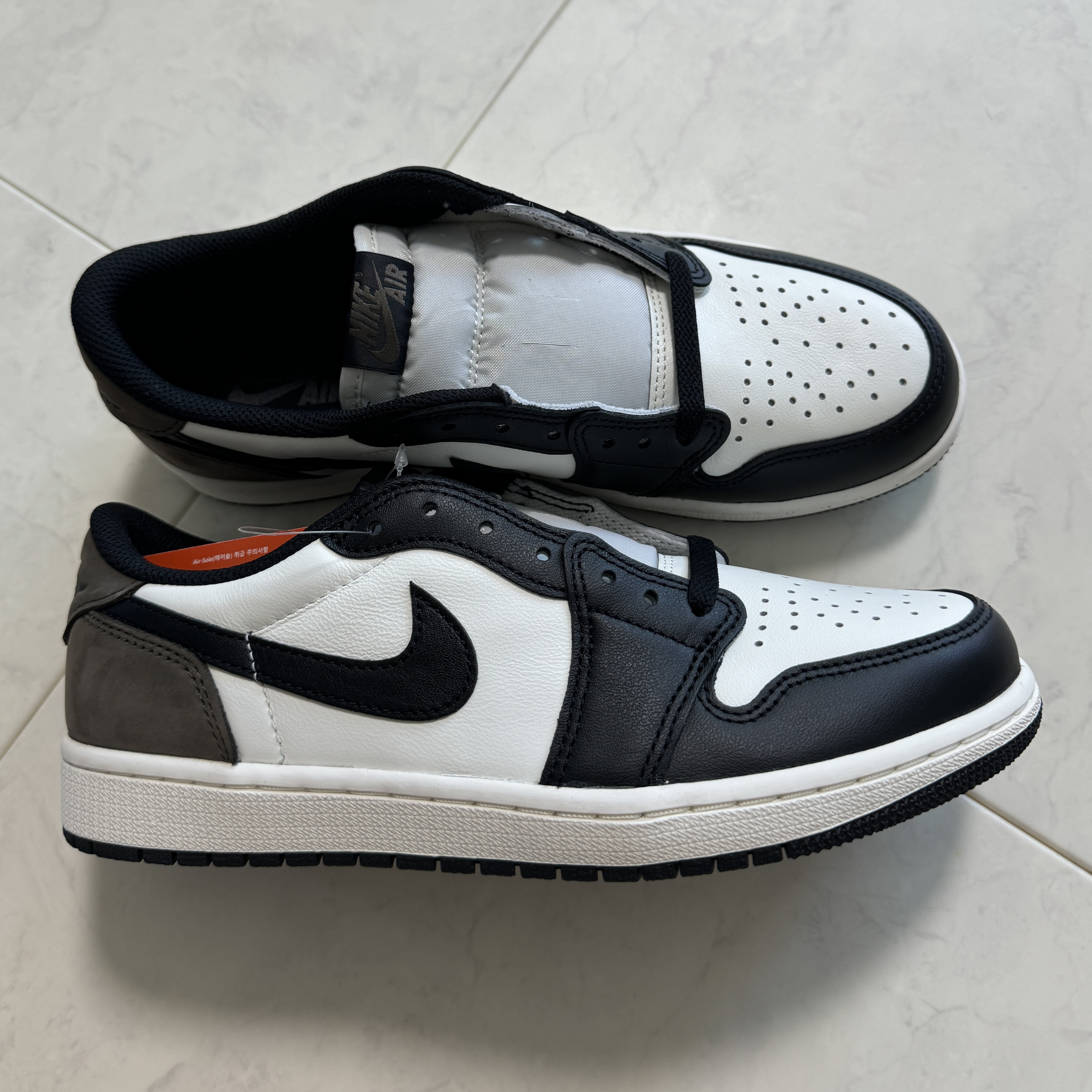 Jordan 1 Retro Low OG Mocha 착용 스타일 - 1