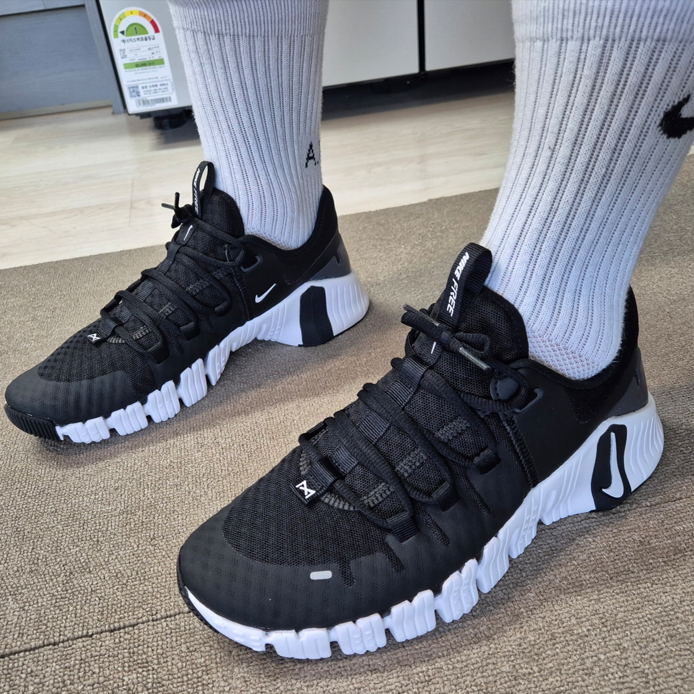 Nike Free Metcon 5 Black Anthracite 착용 스타일