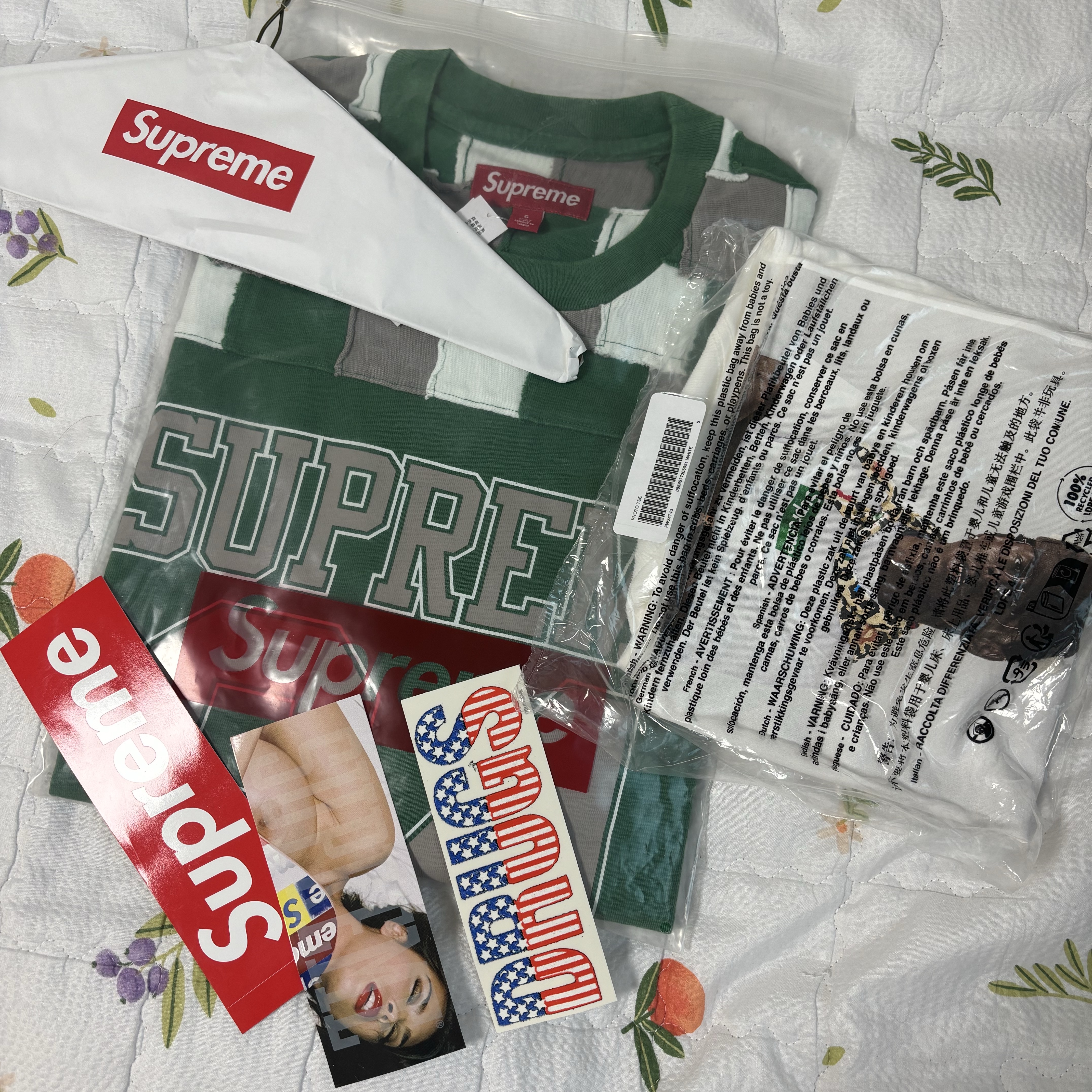 Supreme Patchwork Yoke Football Top Green - 24FW, Supreme Tyler The Creator T-Shirt White - 24FW 착용 스타일 - 1