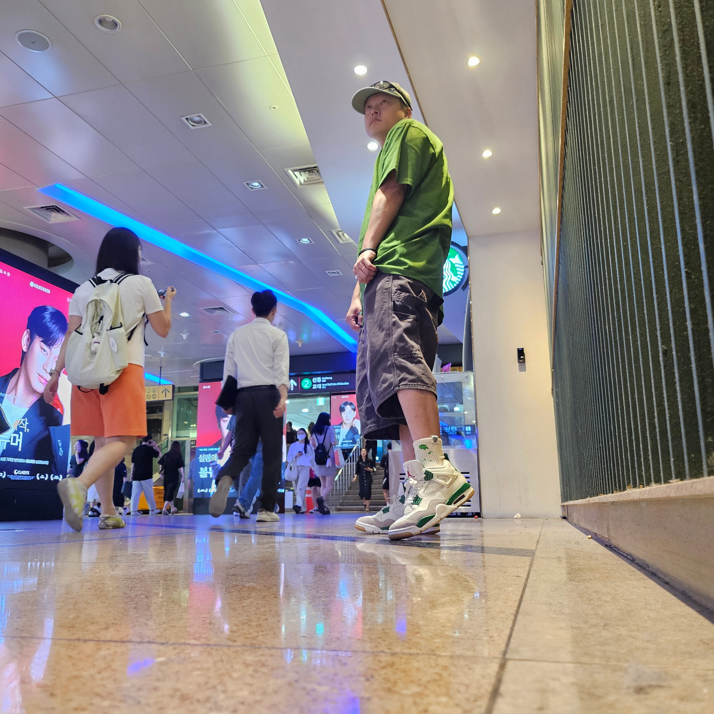 Jordan 4 x Nike SB Retro SP Pine Green, Supreme Pigment Print S Logo 6-Panel Light Sage - 22FW 착용 스타일 - 2