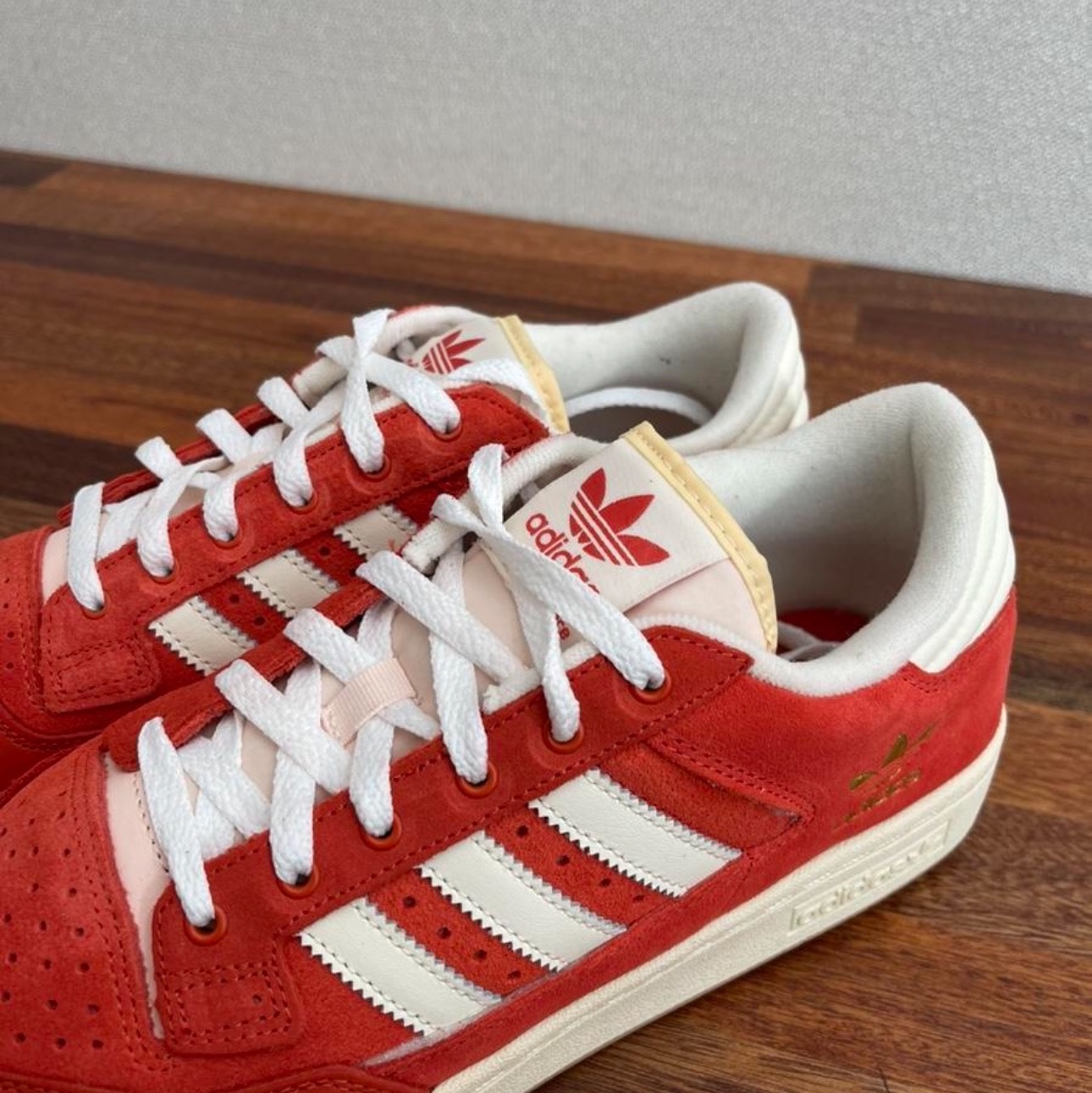 Adidas Centennial 85 Low Preloved Red Cream White 착용 스타일 - 3