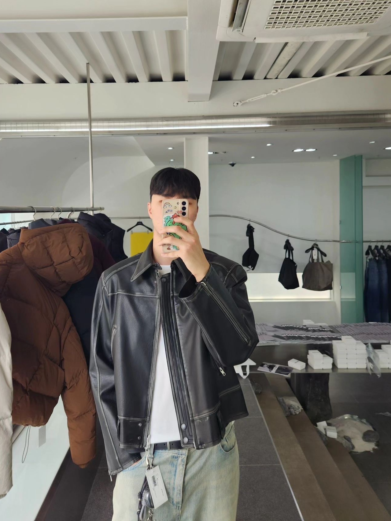 Haleine 3D Distressed Faux Leahter Jacket Black (VJ301), Haleine 3D Distressed Faux Leather Jacket Brown (VJ302) 착용 스타일