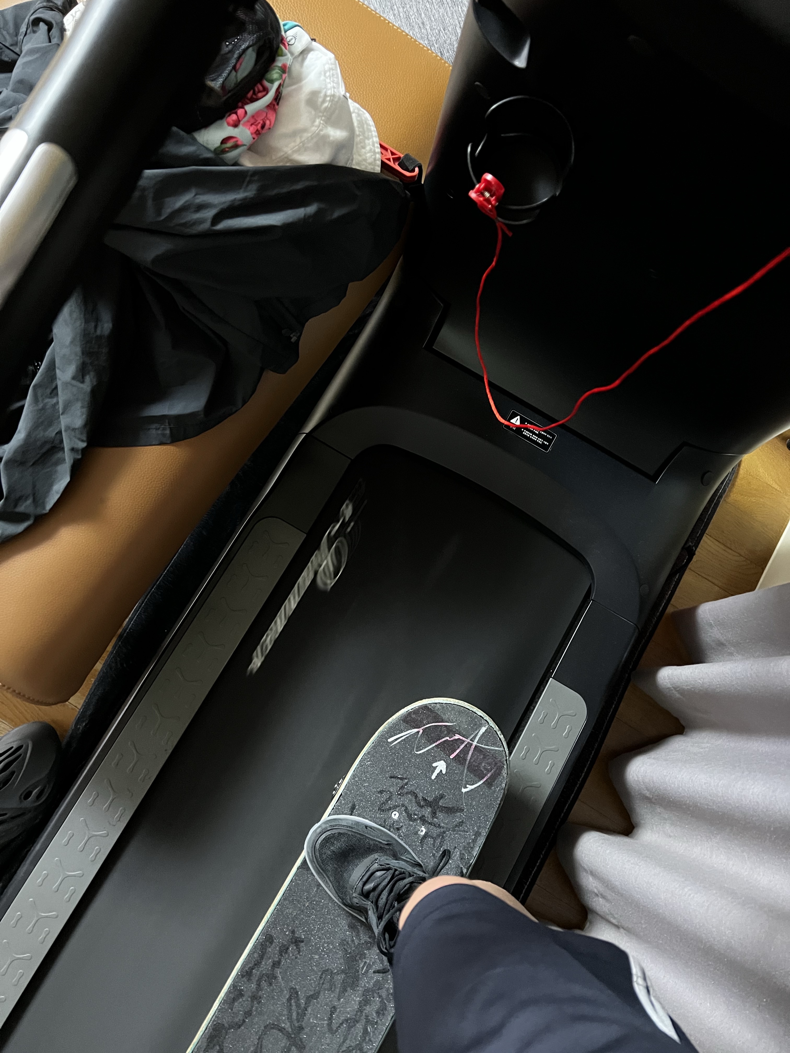 Nike SB PS8 Black and Sail, Adidas Yeezy Foam RNNR Onyx 착용 스타일 - 1