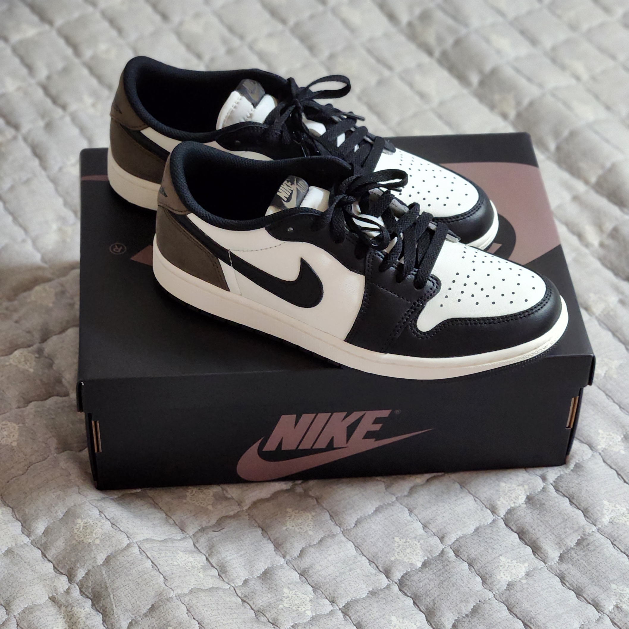 Jordan 1 Retro Low OG Mocha 착용 스타일 - 1