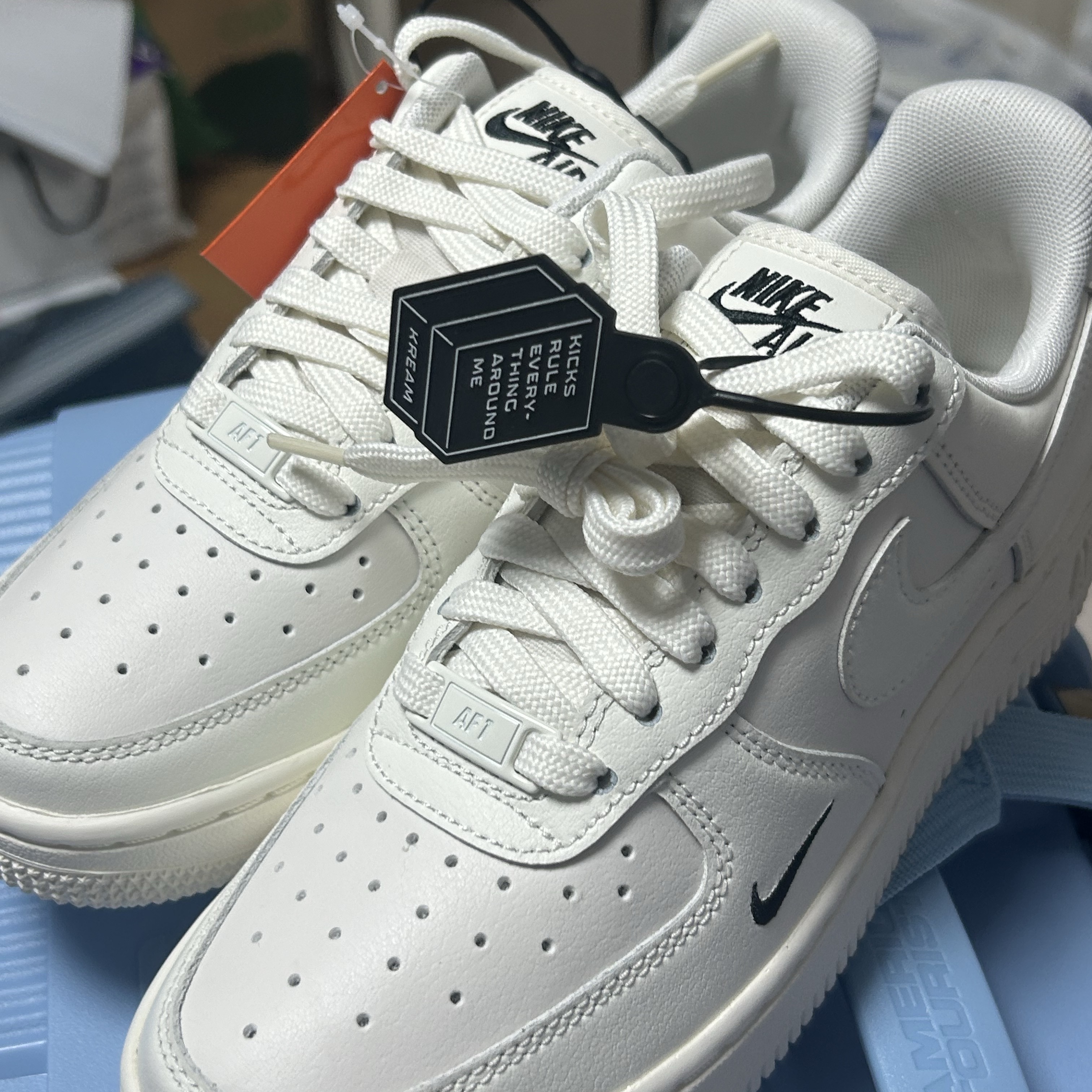(W) Nike Air Force 1 '07 Essential TRK3 Sail 착용 스타일