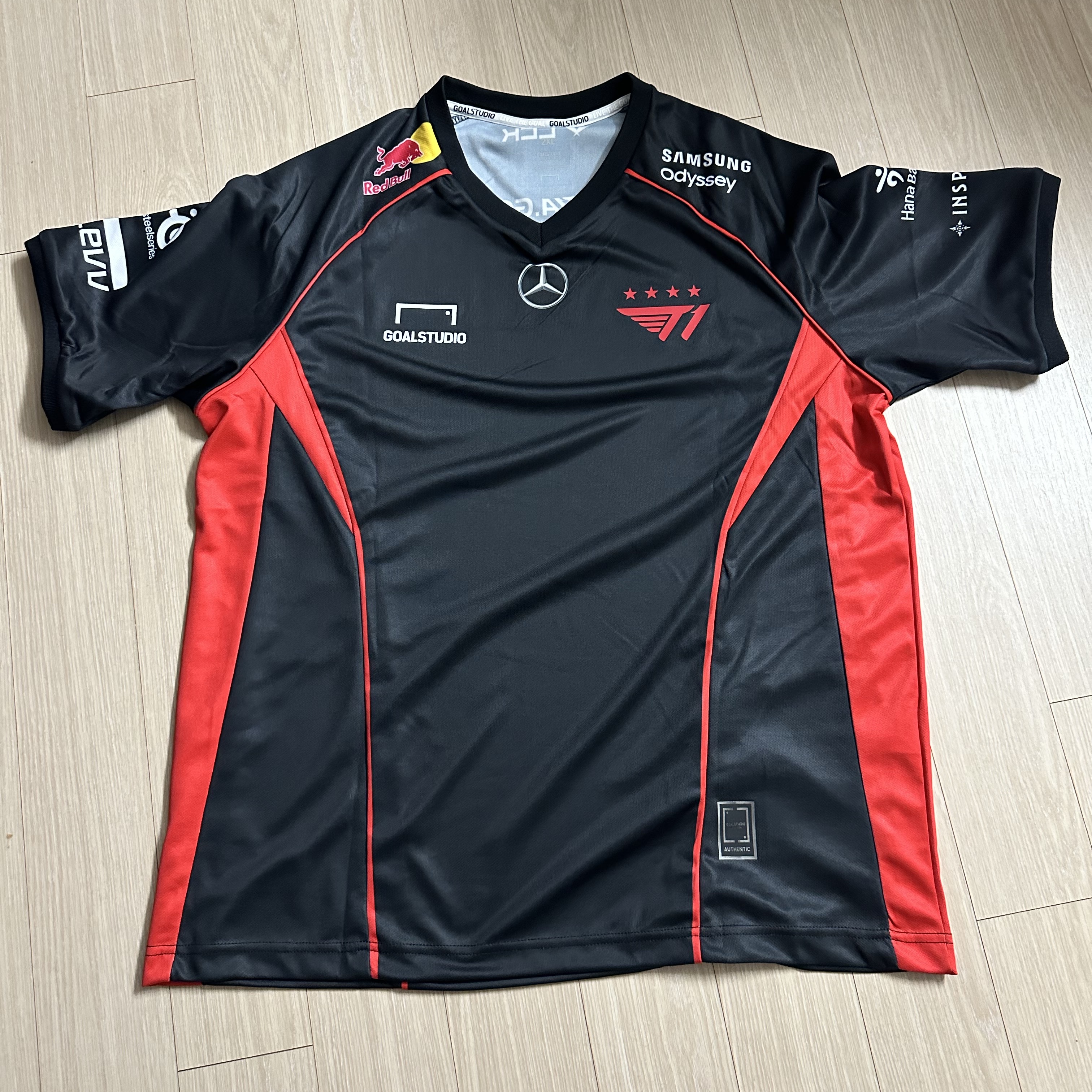 T1 2024 Summer Uniform Jersey Faker Black 착용 스타일