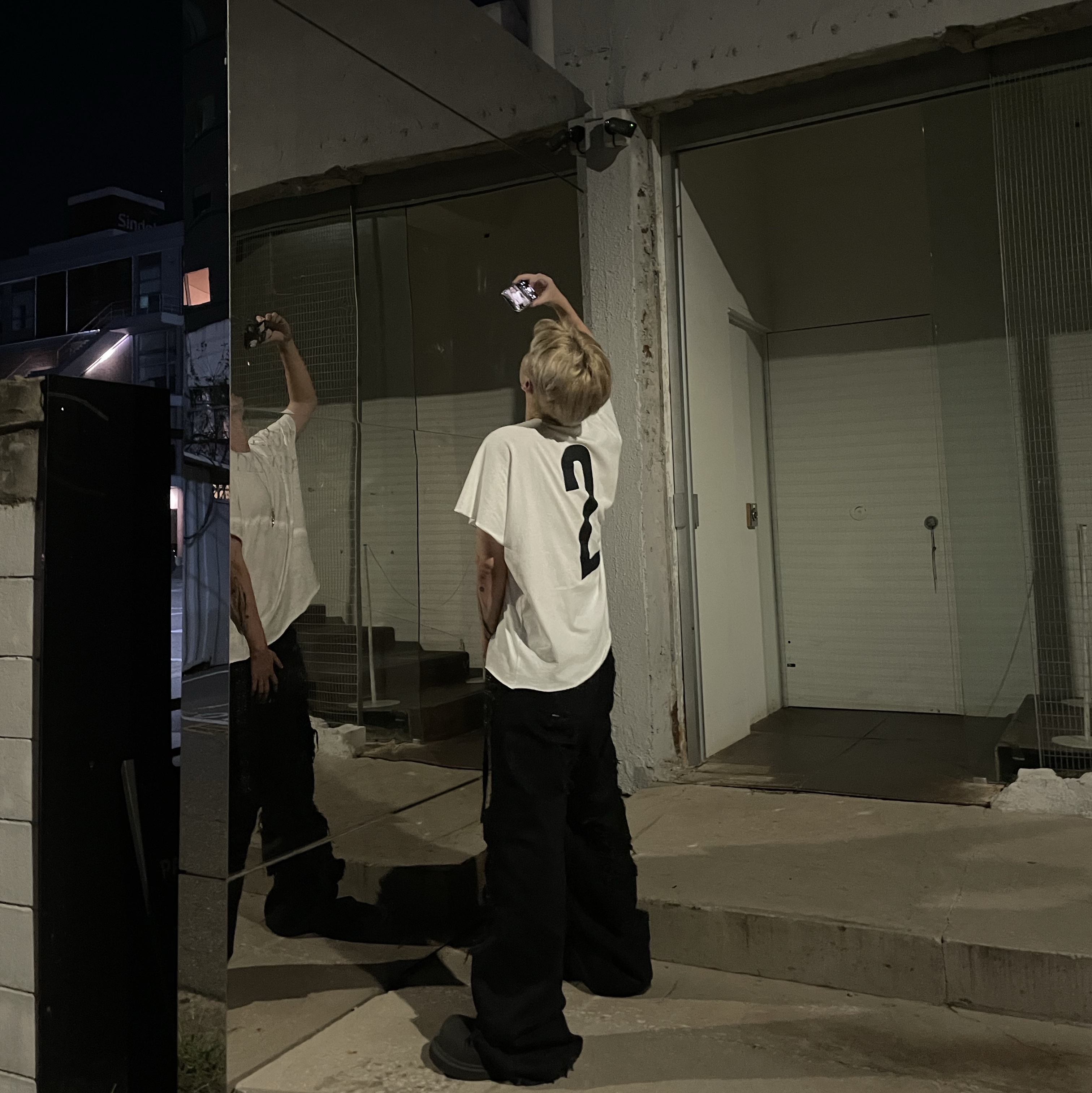 Yeezy Two Box T-Shirt White (Vultures Listening Experience Korea Exclusive), Balenciaga Steroid Derby Black 착용 스타일 - 2