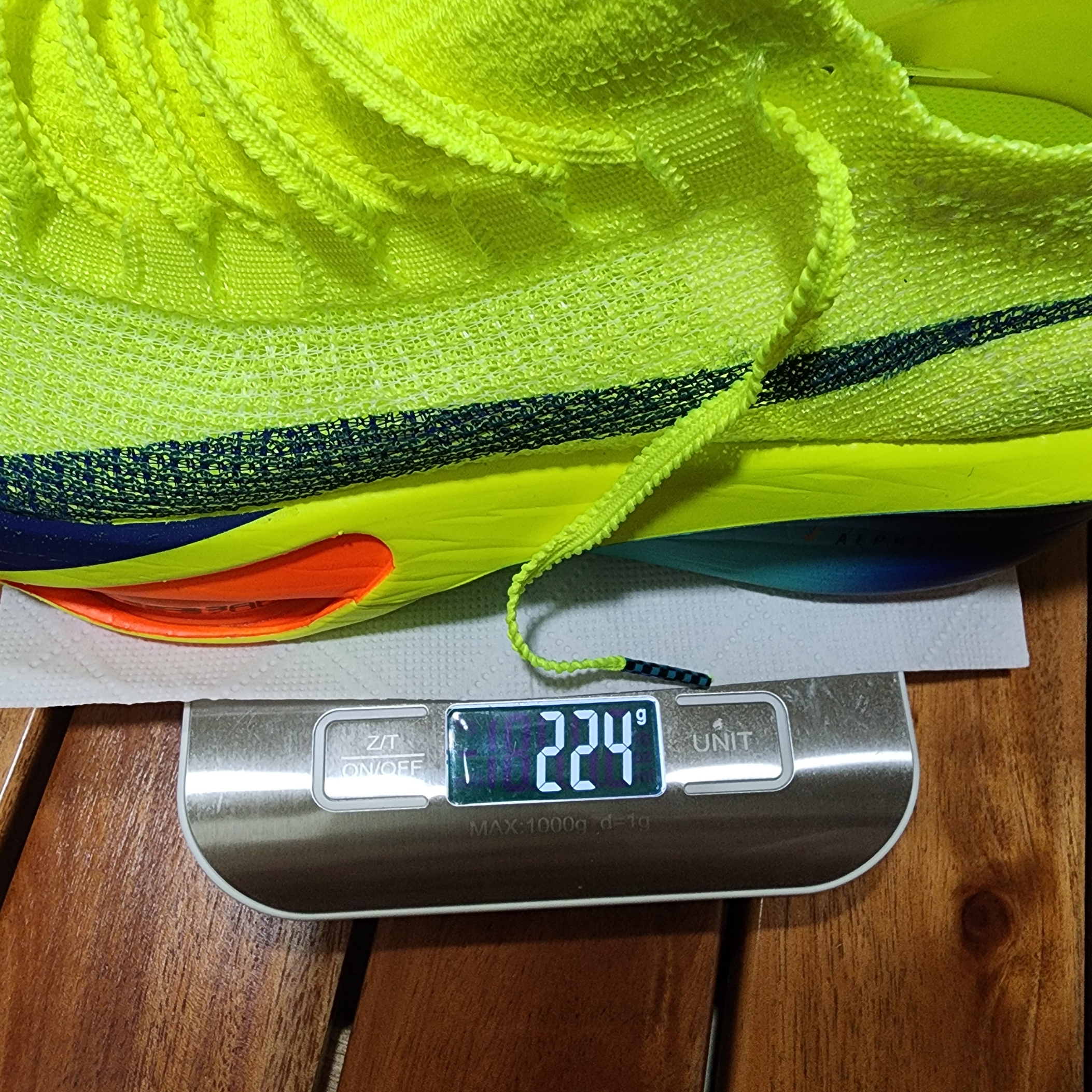 Asics Metaspeed Sky Paris Safety Yellow Black, Nike Air Zoom Alphafly Next% 3 Volt 착용 스타일 - 9
