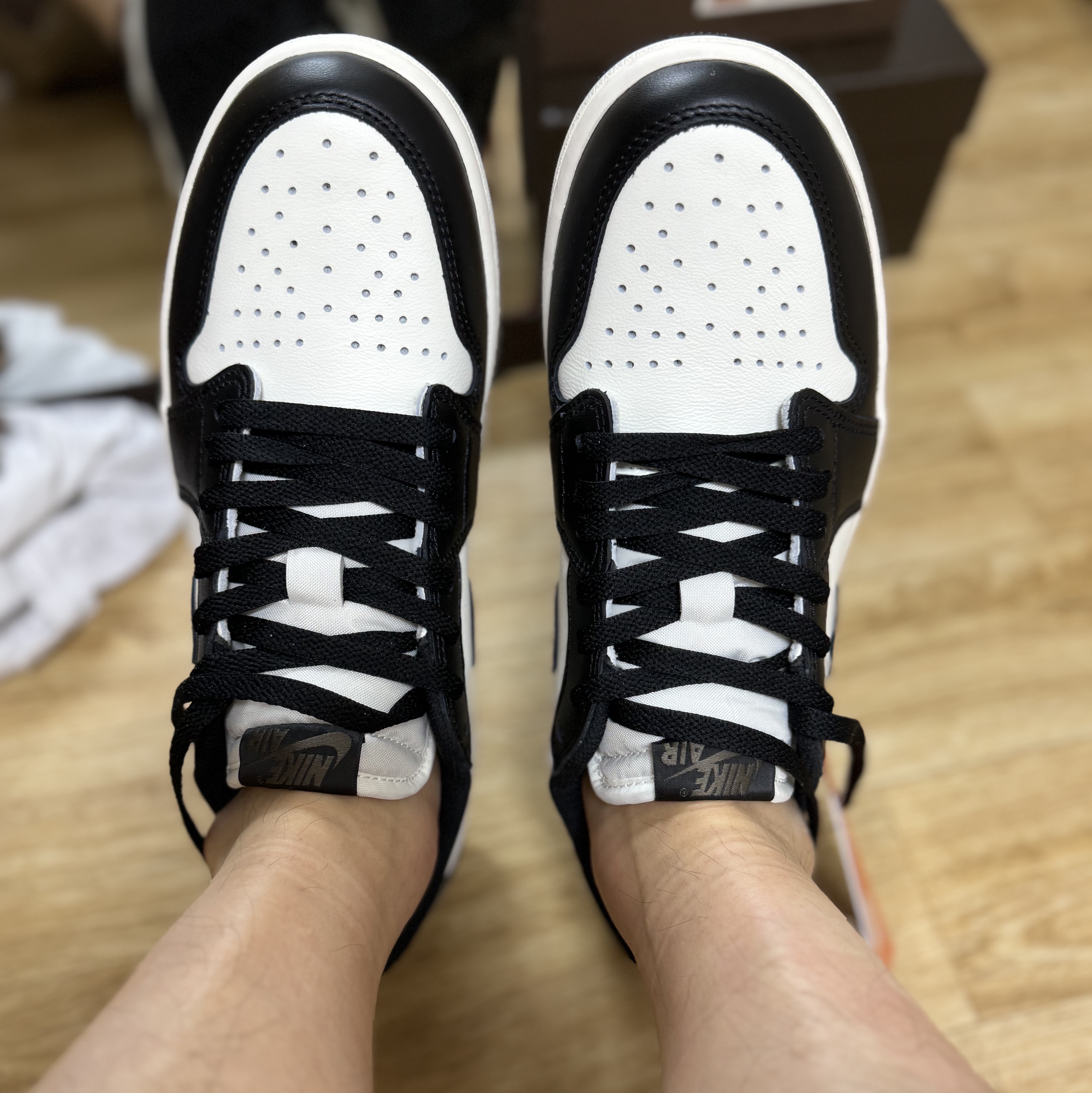 Jordan 1 Retro Low OG Mocha 착용 스타일 - 2