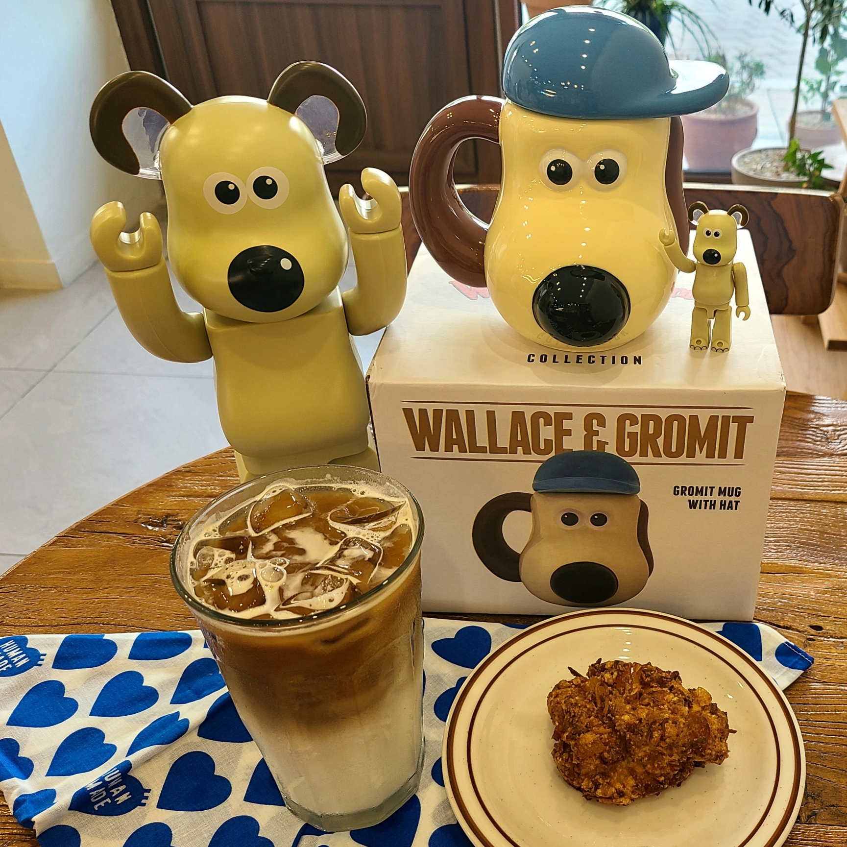 Bearbrick Wallace & Gromit Gromit 100% & 400% Set, Wallace & Gromit Mug Cup Gromit with a Cap 착용 스타일 - 1