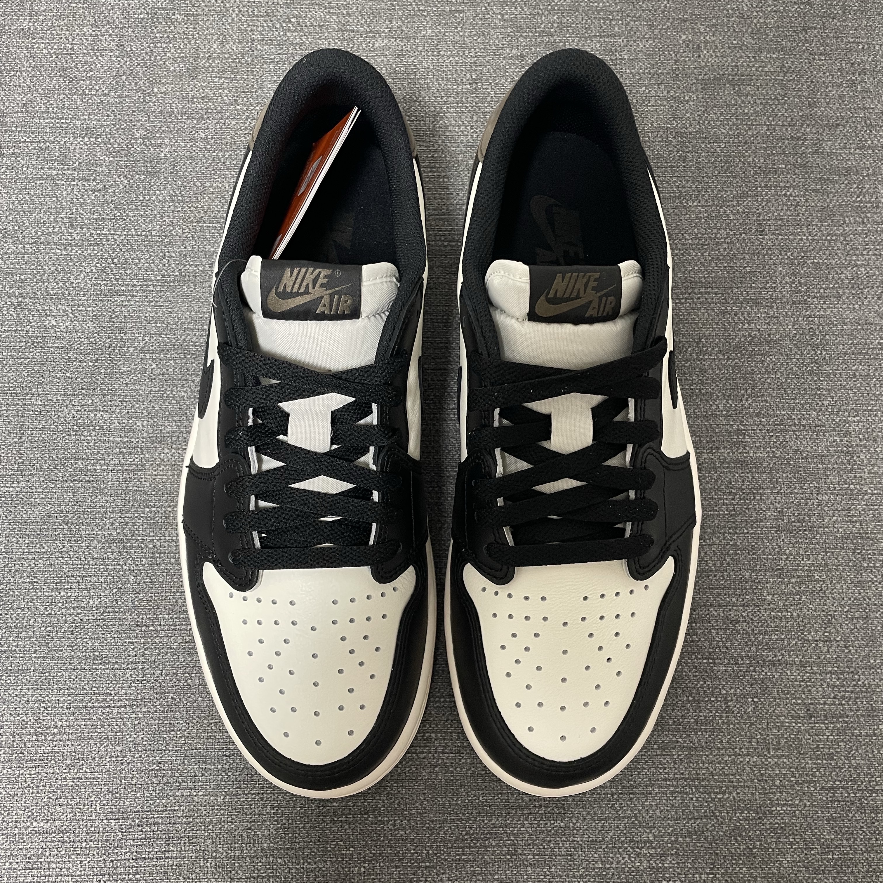 Jordan 1 Retro Low OG Mocha 착용 스타일 - 4