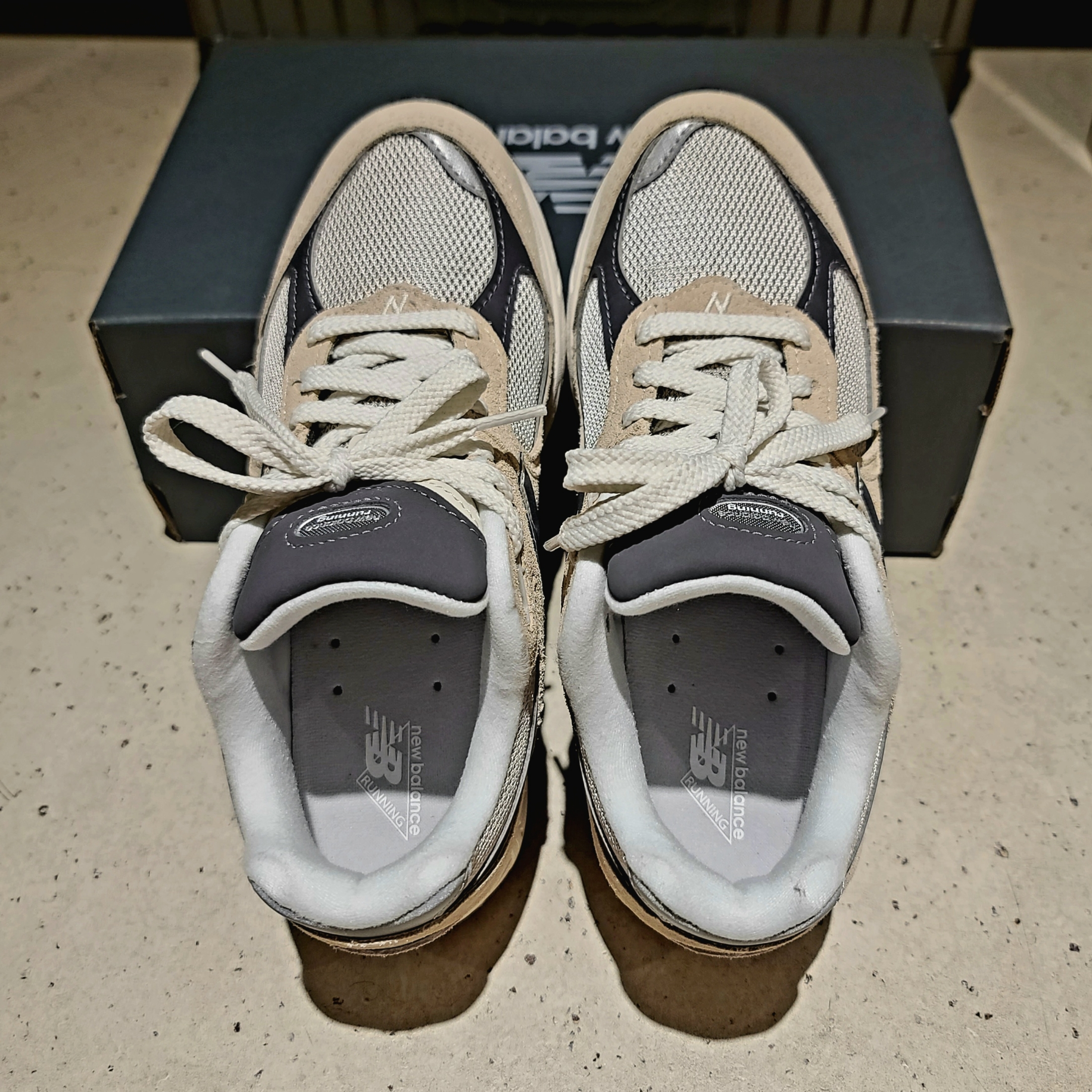 New Balance 2002R Sandstone Magnet 착용 스타일 - 4