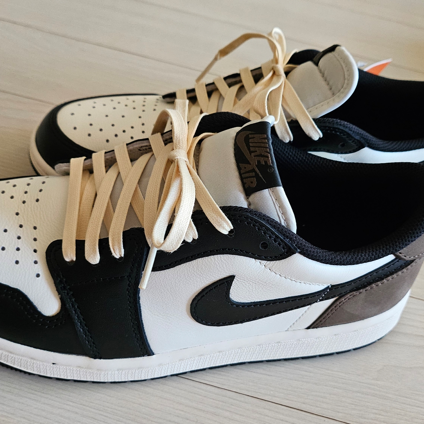 Jordan 1 Retro Low OG Mocha 착용 스타일