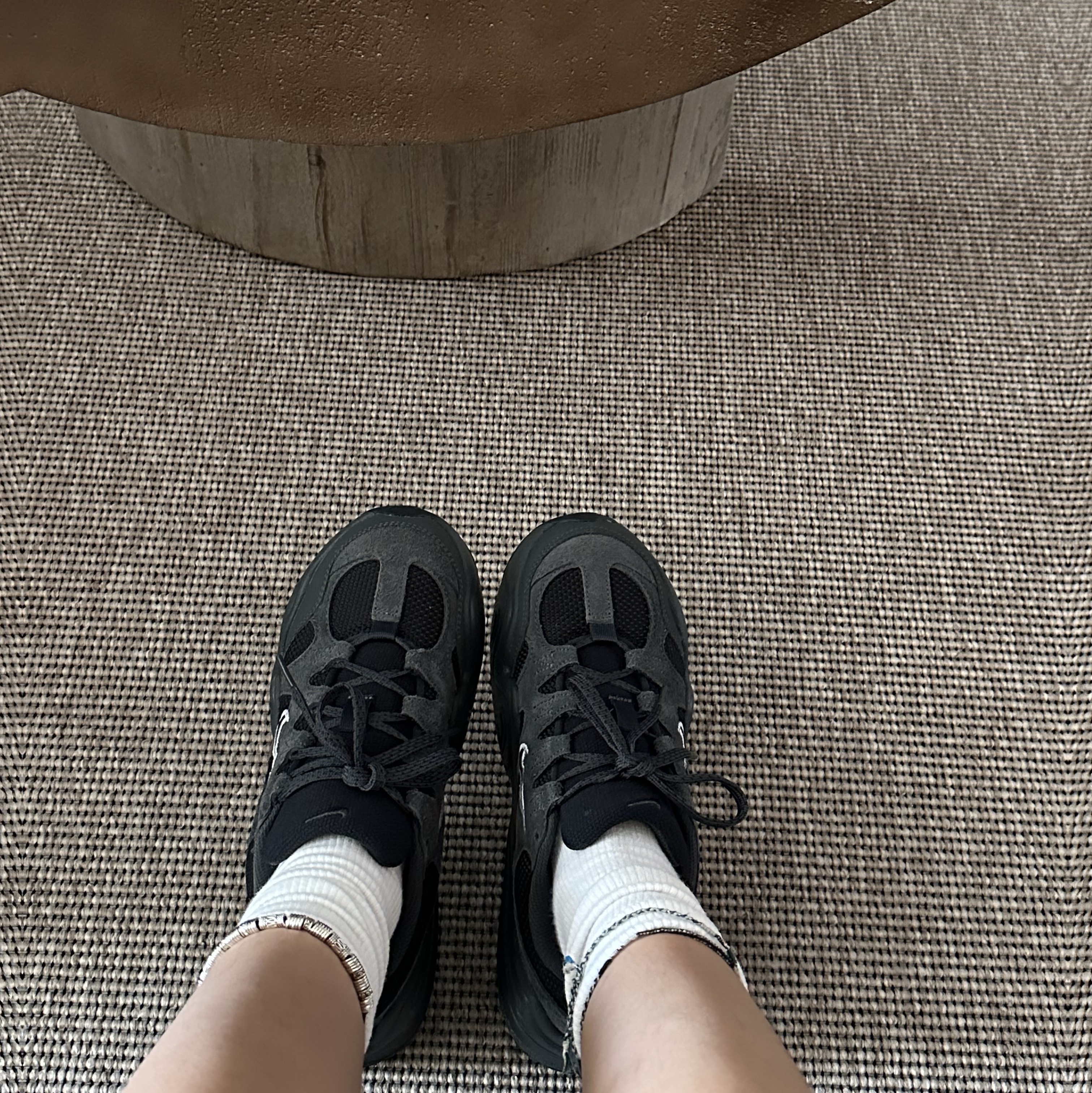 (W) Nike Tech Hera Anthracite Light Smoke Grey 착용 스타일 - 1