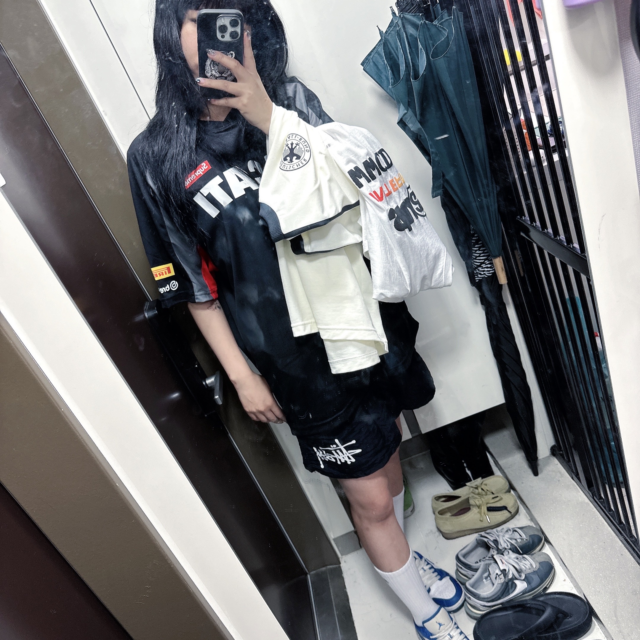 Supreme x Ducati Soccer Jersey Black - 24SS, Adidas German Adicolor Classic 3-Stripes T-Shirt Off White - KR Sizing 착용 스타일