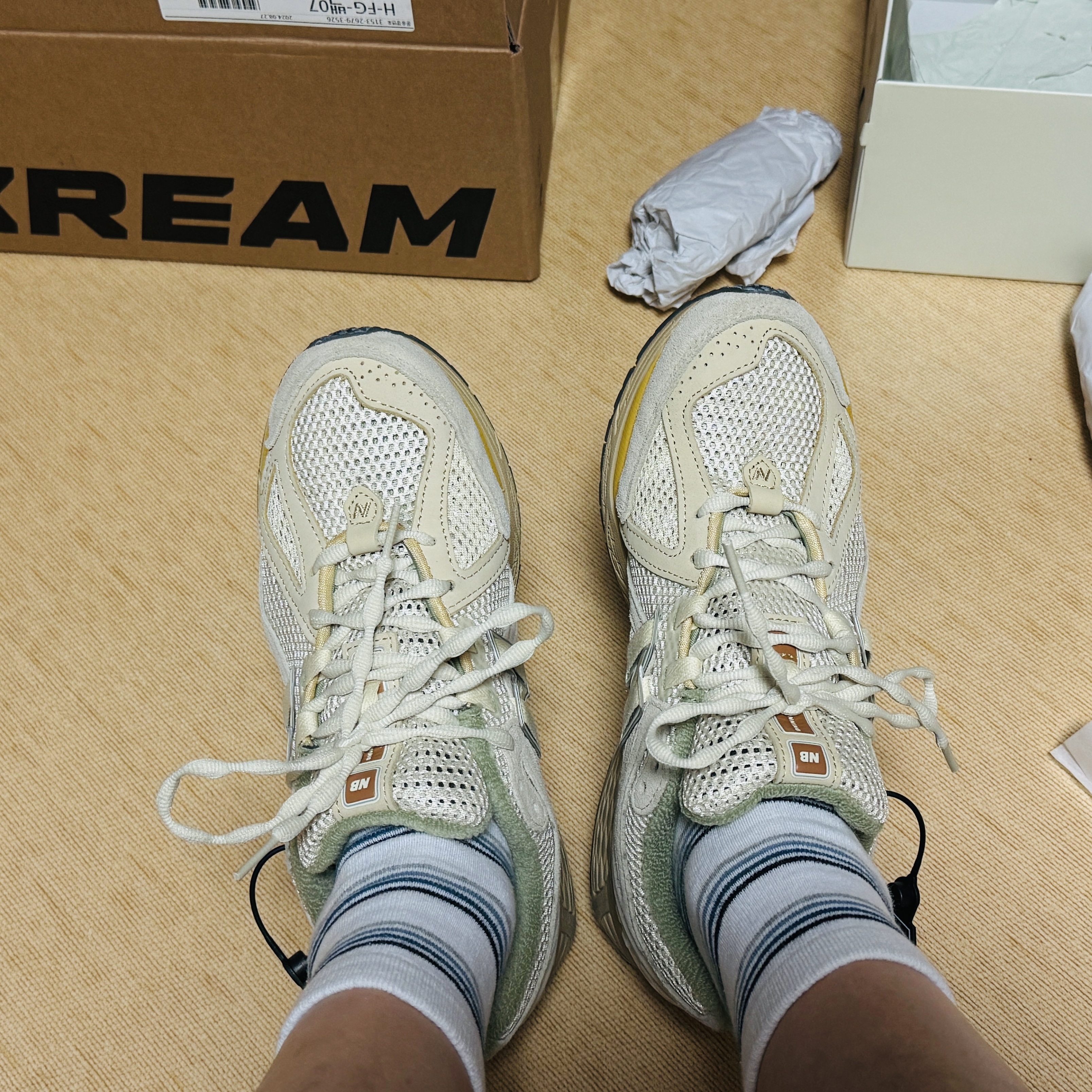 New Balance x Auralee 1906R Bone White 착용 스타일