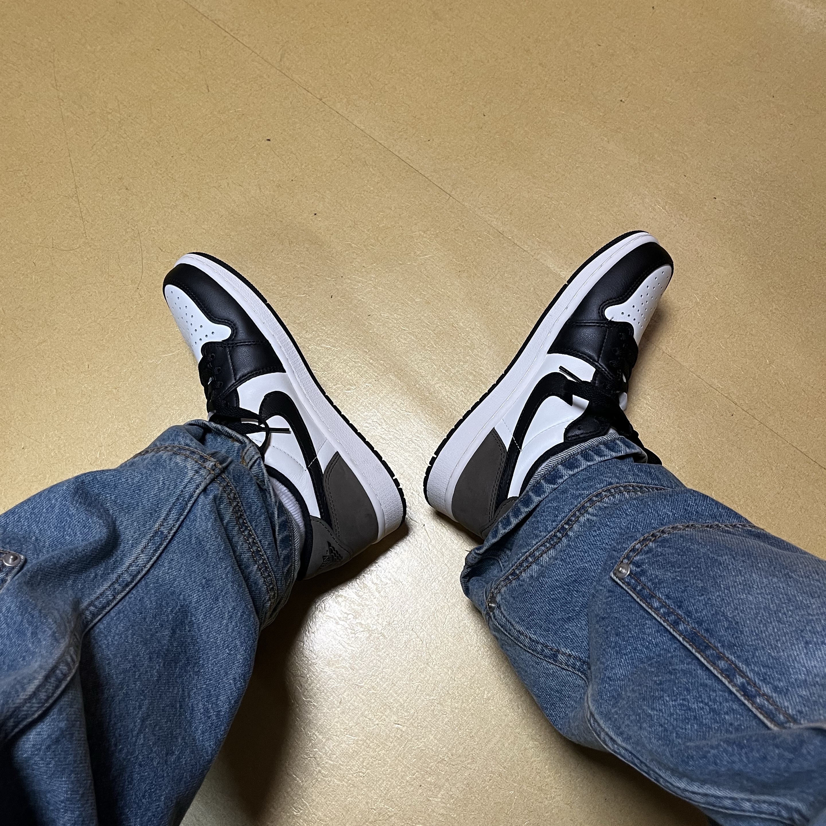 Jordan 1 Retro Low OG Mocha 착용 스타일 - 3