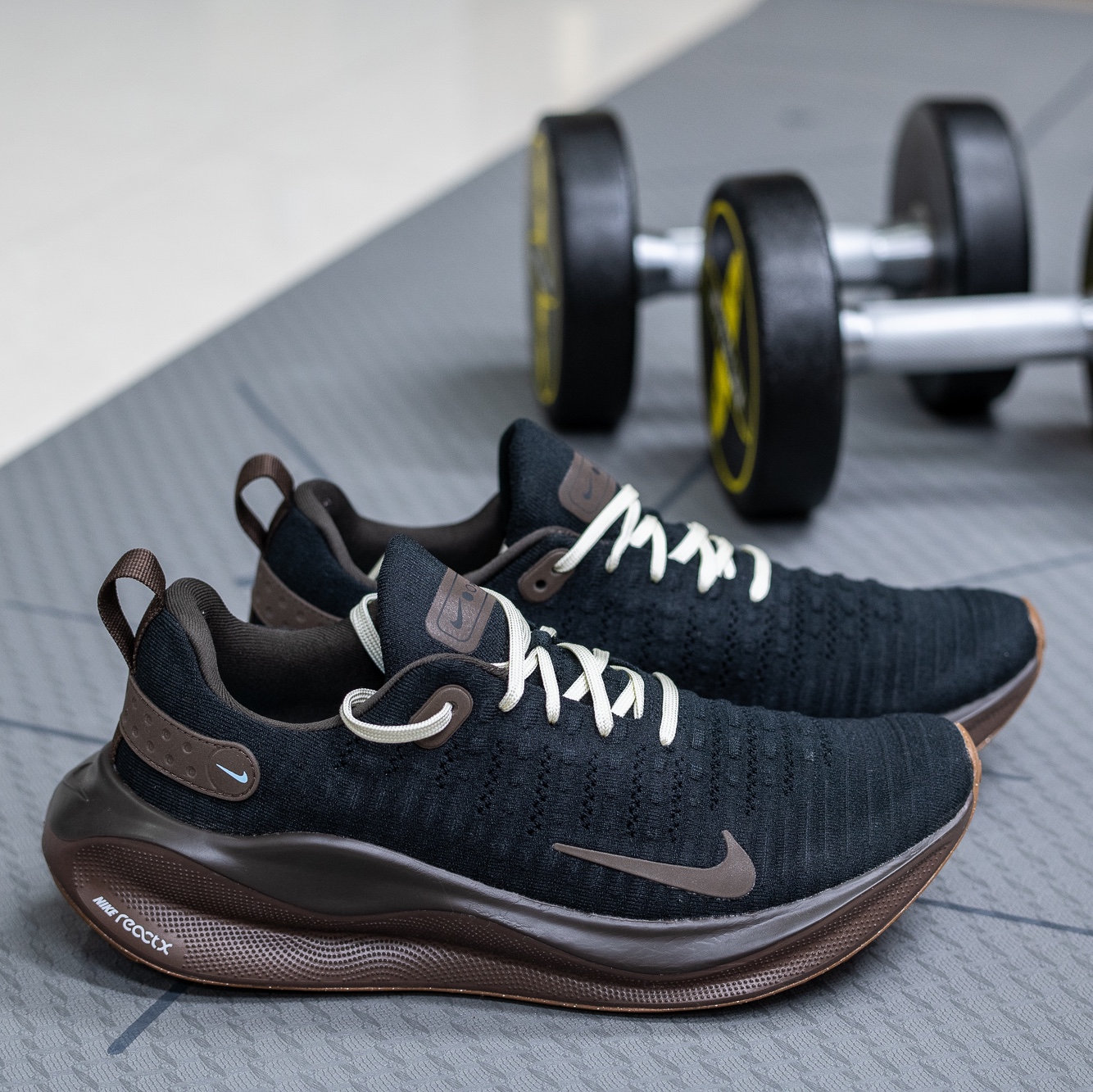 Nike ReactX Infinity Run 4 Black Velvet Brown 착용 스타일