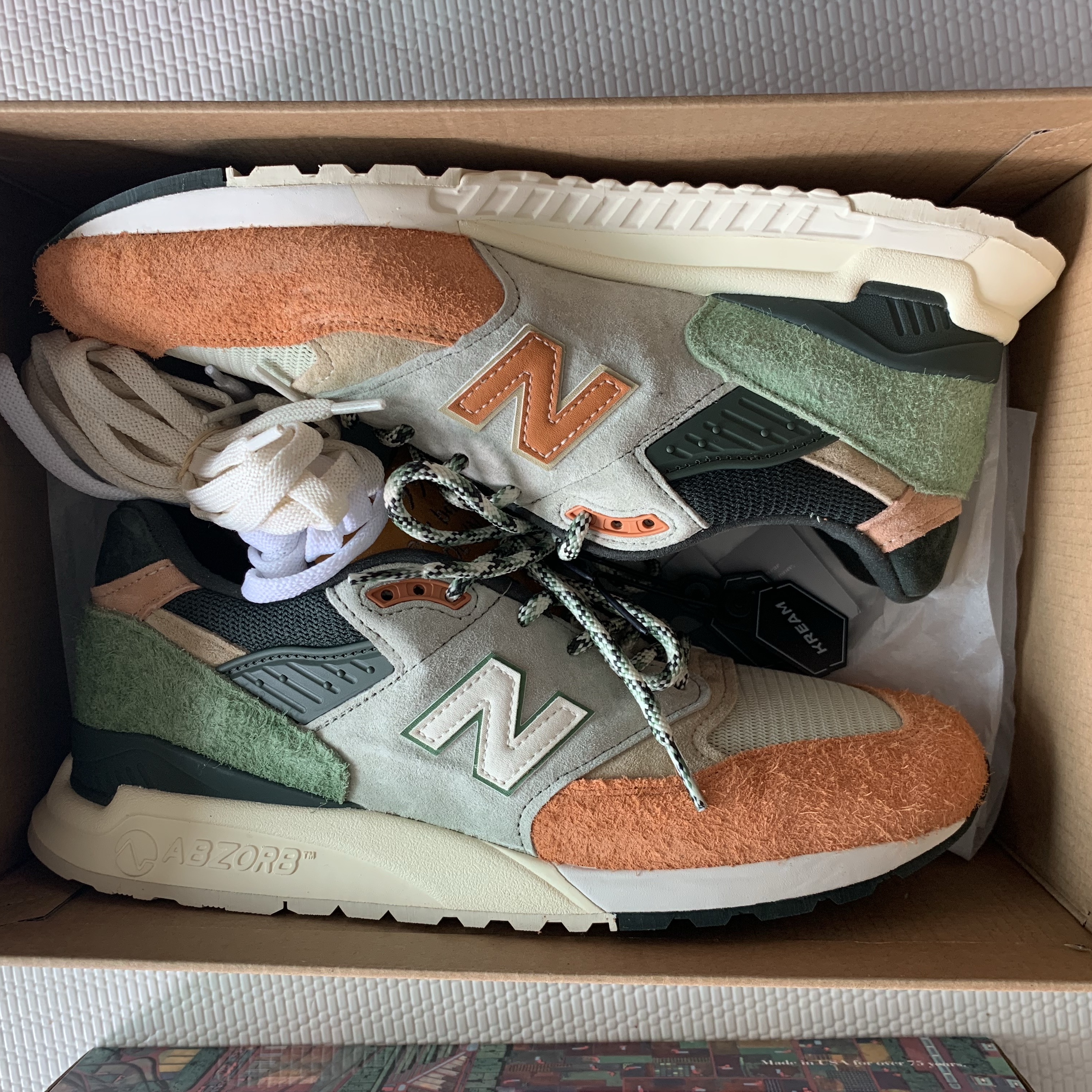 New Balance x Ronnie Fieg x Frank Lloyd 998 Broadacre City Aloe Wash 착용 스타일 - 2