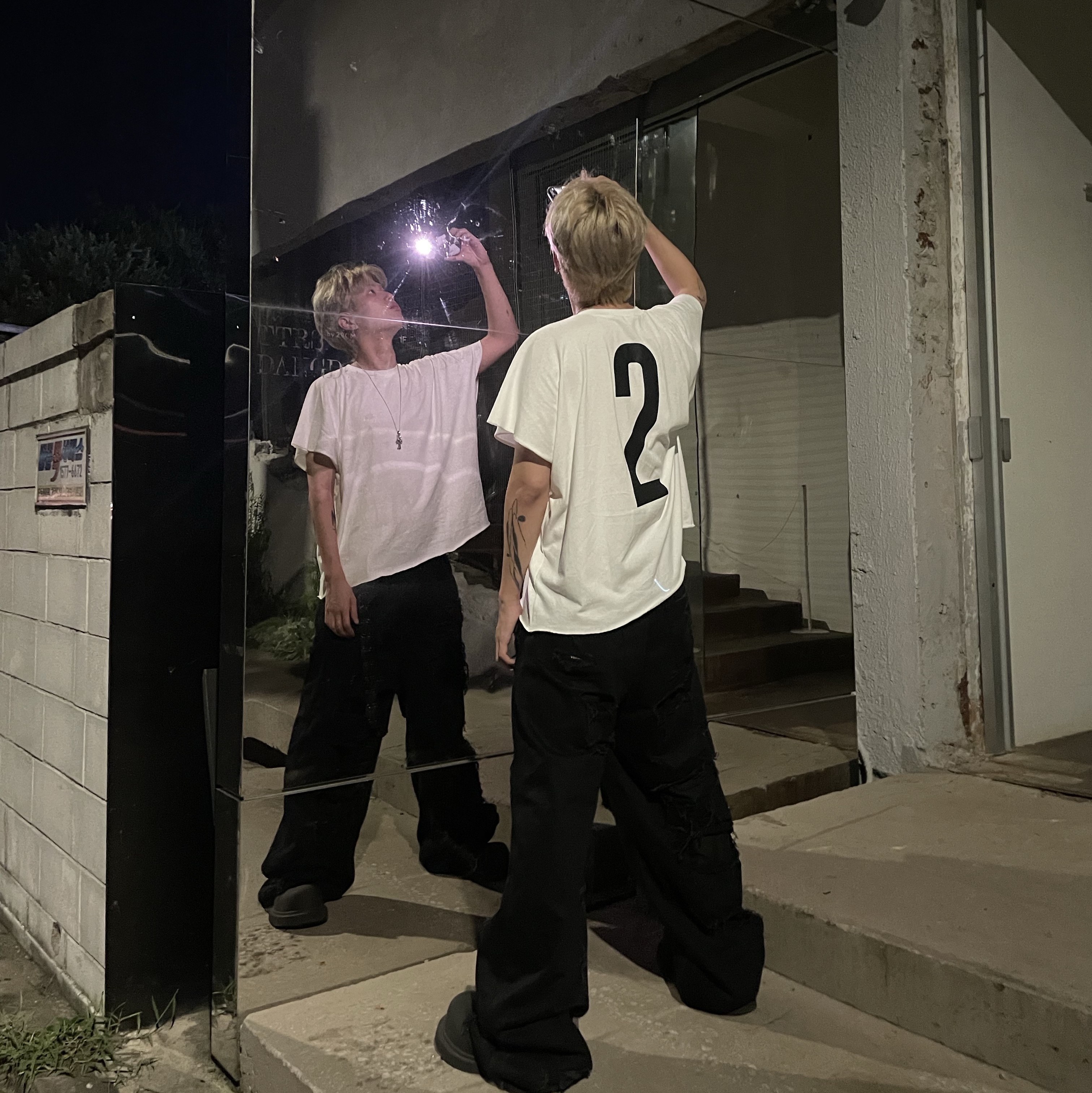 Yeezy Two Box T-Shirt White (Vultures Listening Experience Korea Exclusive), Balenciaga Steroid Derby Black 착용 스타일 - 1