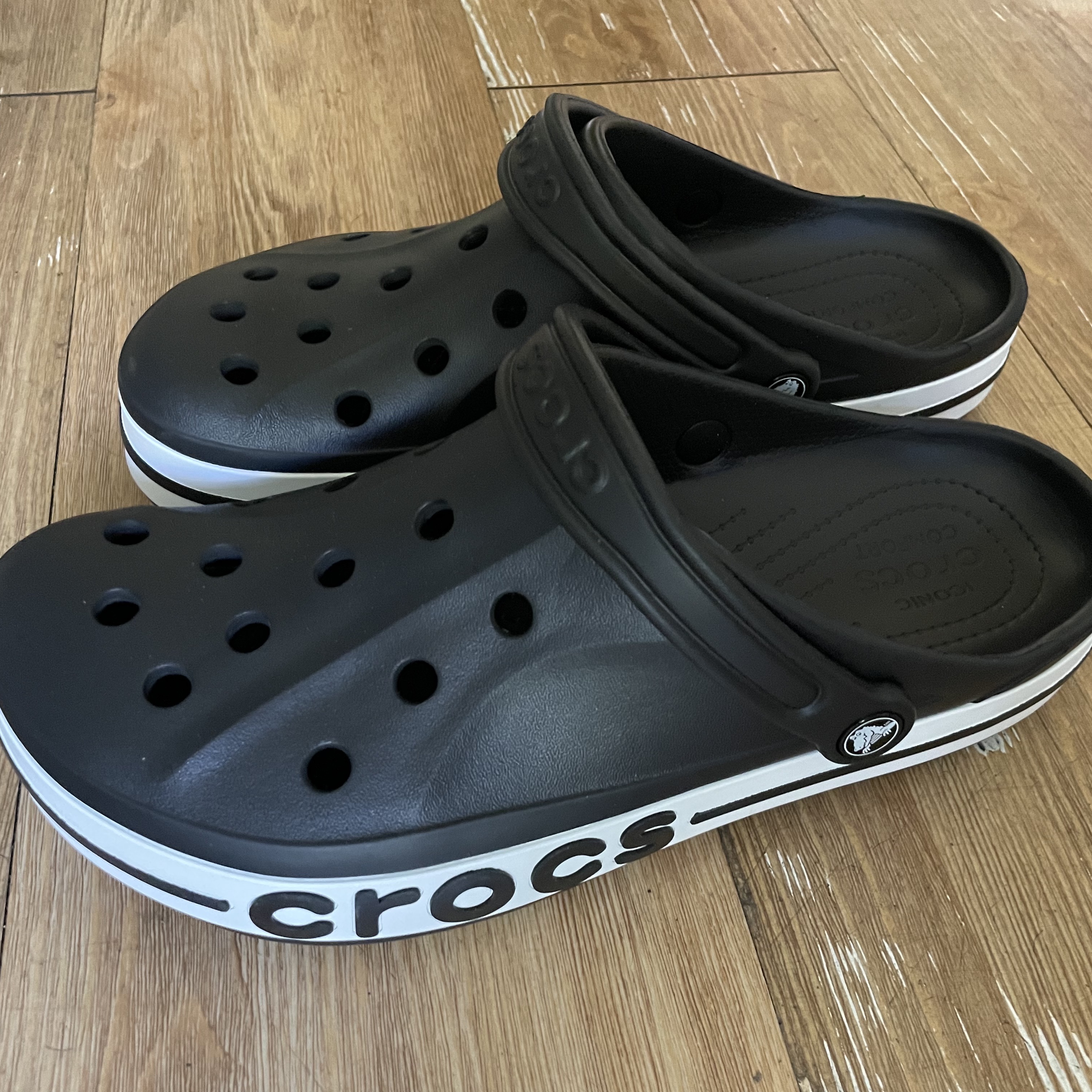 Crocs Bayaband Clog Black White 착용 스타일