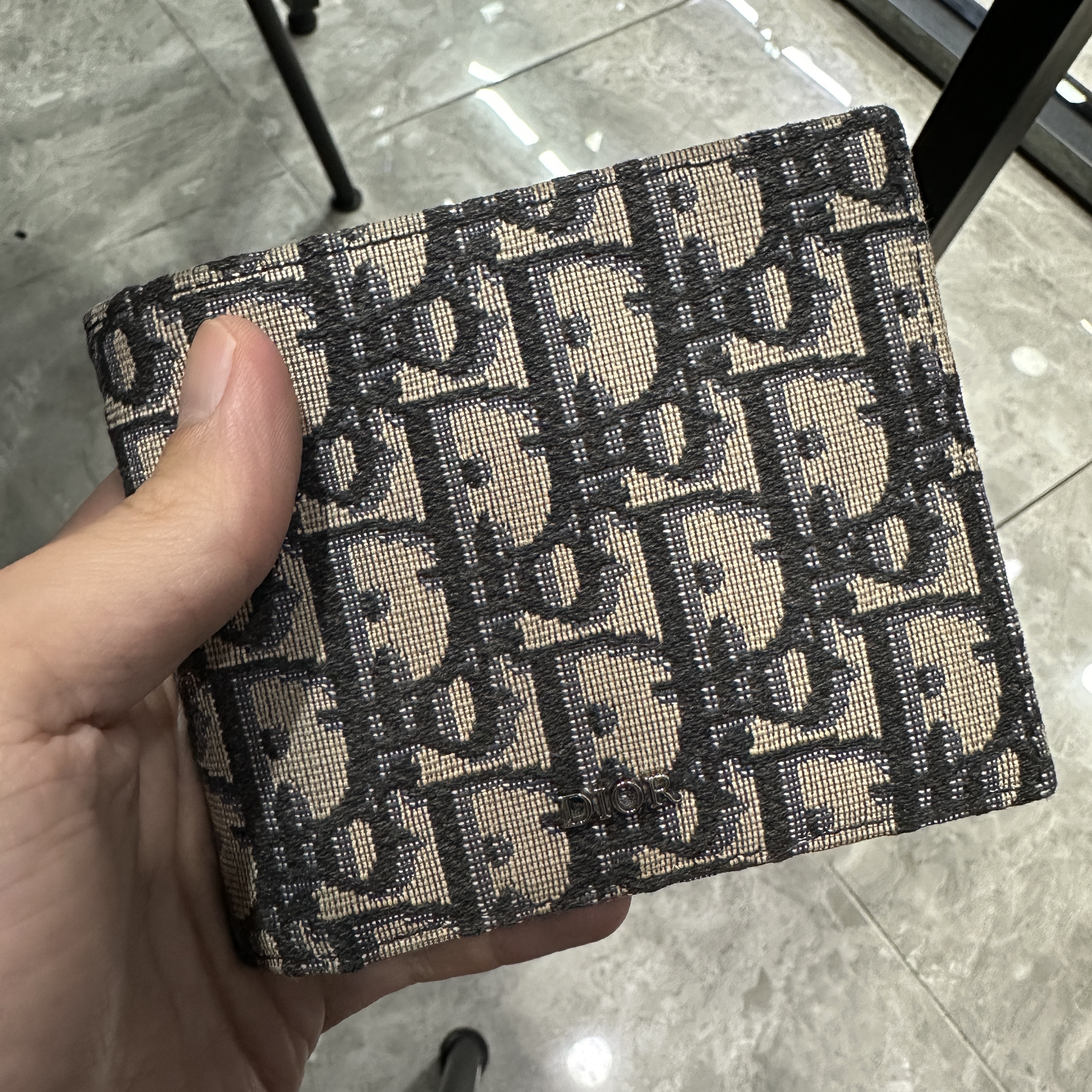 Dior Wallet Bill Clip Beige Blue Dior Oblique Jacquard 착용 스타일
