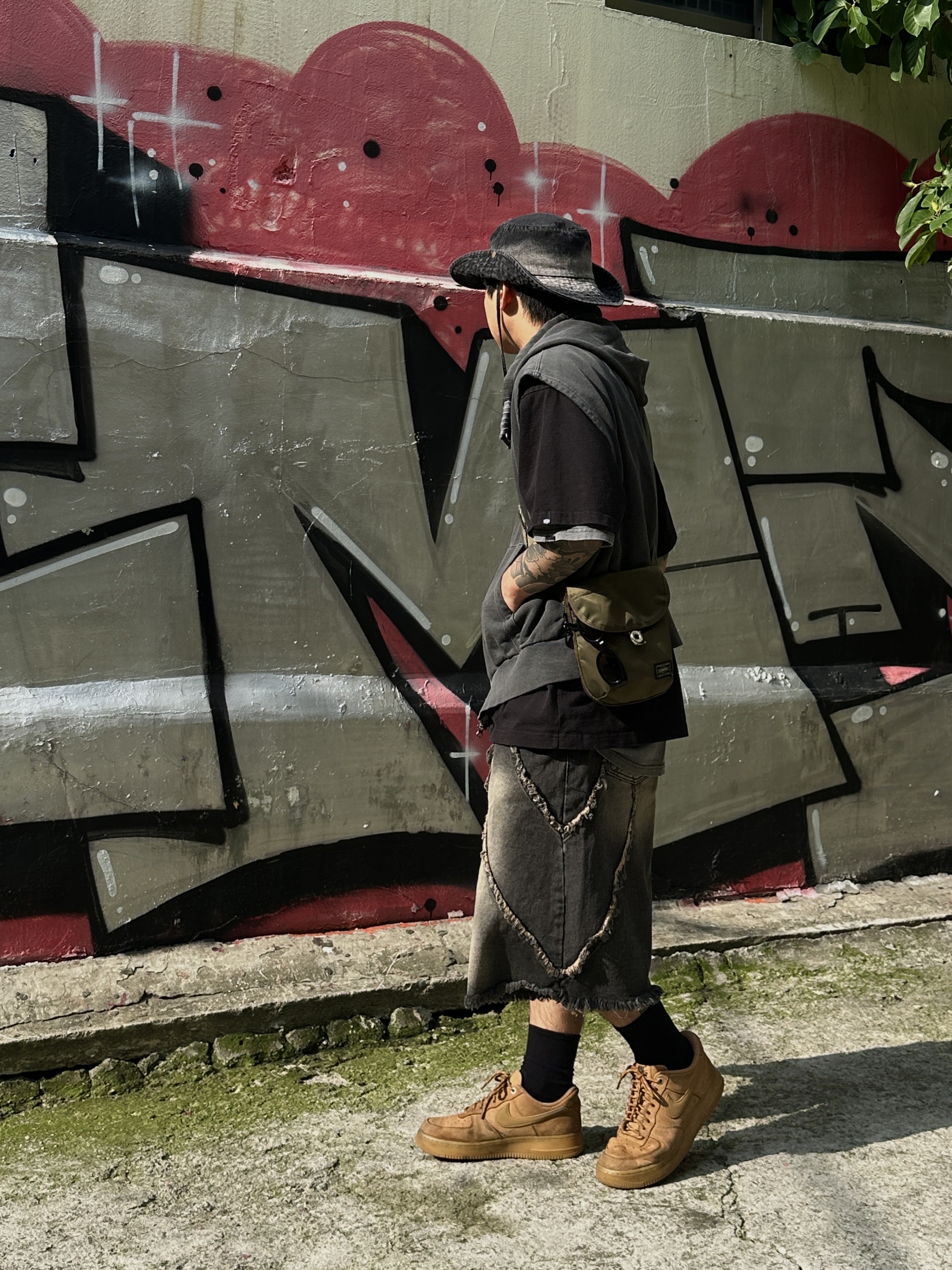 Nike Air Force 1 '07 WB Flax, Porter Frame Shoulder Bag Black 착용 스타일 - 4