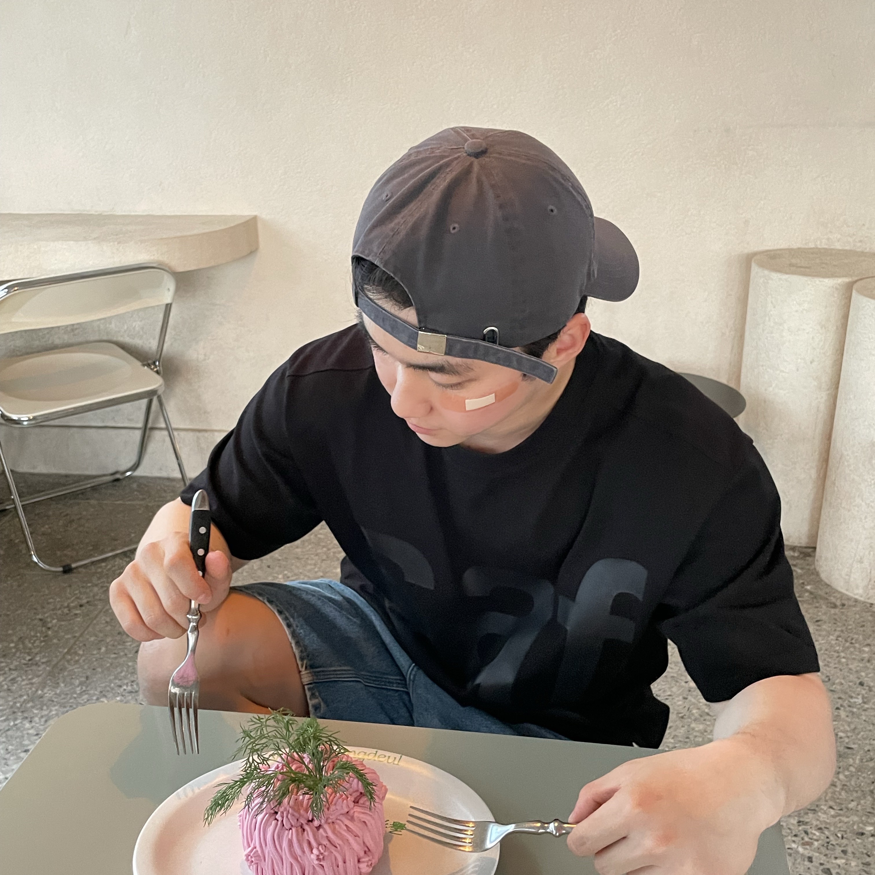 [예약 배송][KREAM 단독] Safarispot Basic Safari T-Shirt Black 착용 스타일 - 1