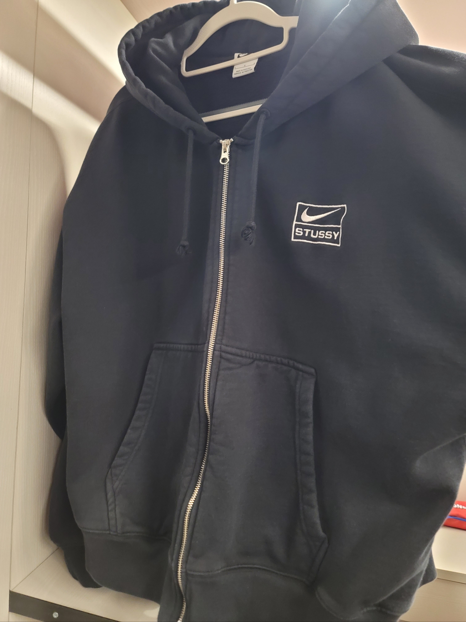 Nike x Stussy Full Zip Washed Fleece Hoodie Black (FJ9175-010) 착용 스타일