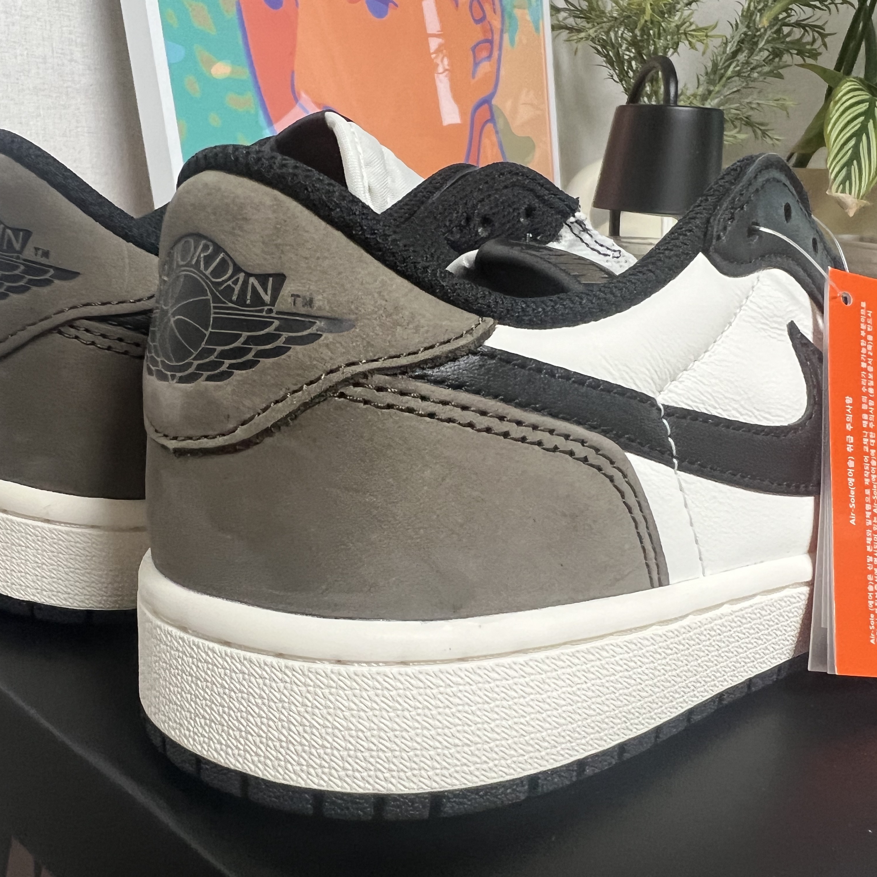 Jordan 1 Retro Low OG Mocha 착용 스타일 - 2