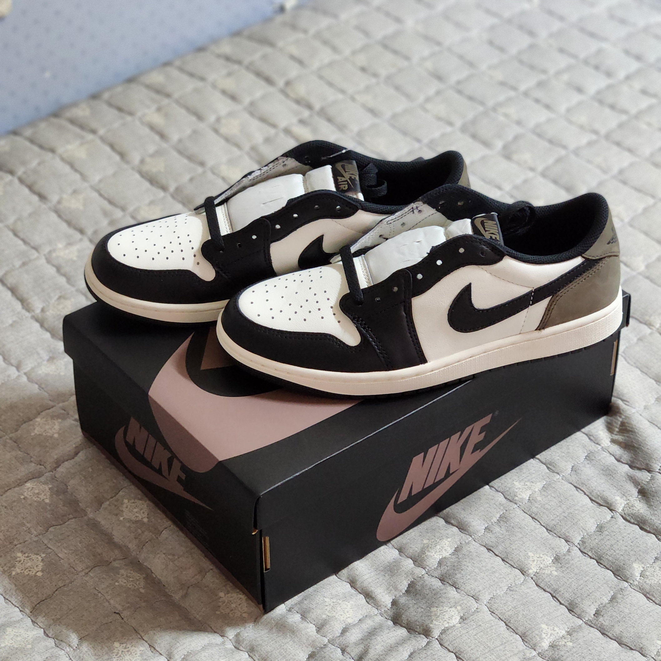 Jordan 1 Retro Low OG Mocha 착용 스타일 - 5