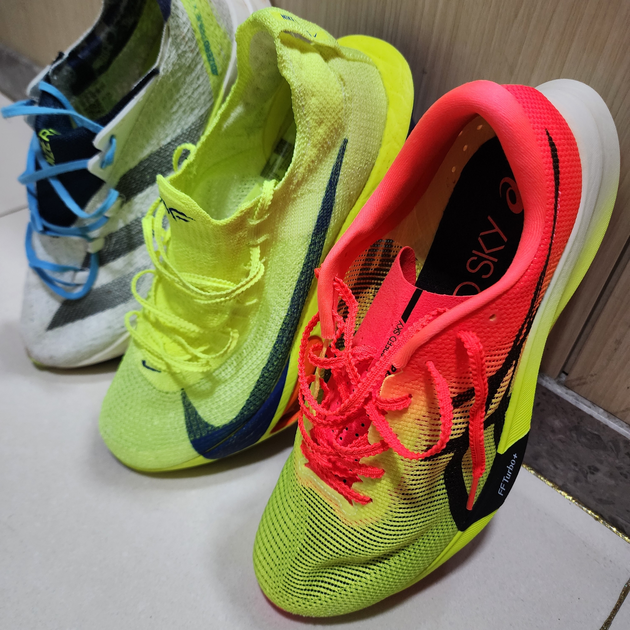 Asics Metaspeed Sky Paris Safety Yellow Black, Nike Air Zoom Alphafly Next% 3 Volt 착용 스타일 - 10