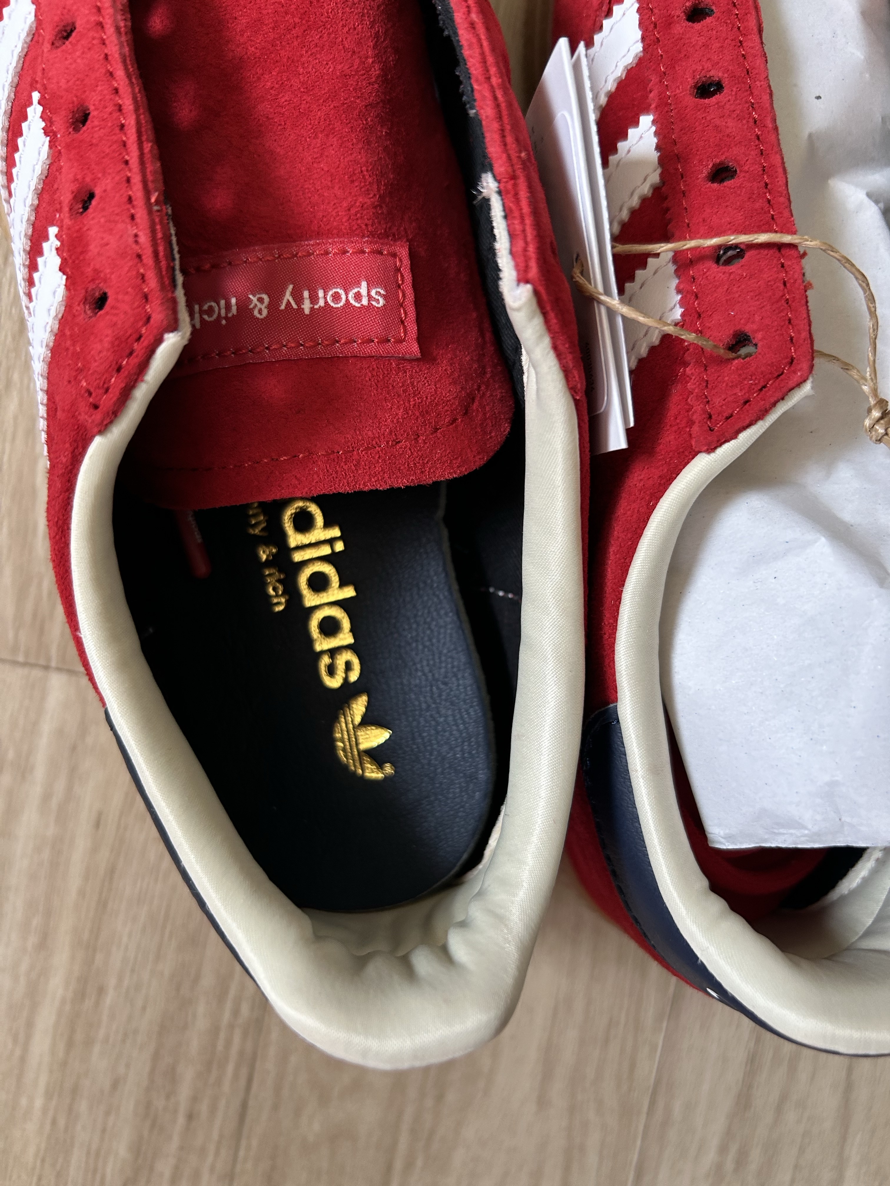 Adidas x Sporty & Rich Spezial Handball Collegiate Red Night Indigo 착용 스타일