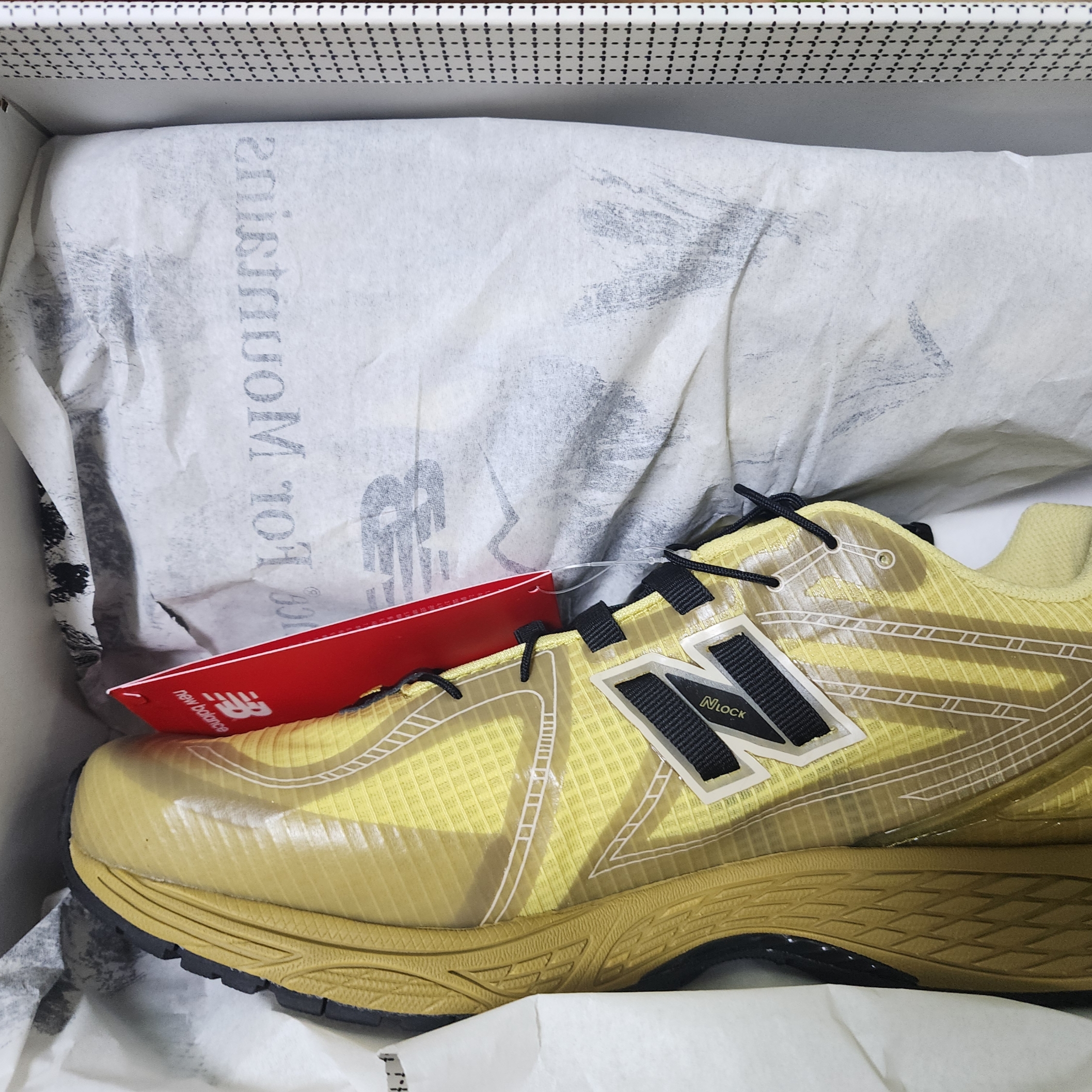 New Balance x Cayl 1906R Yellow 착용 스타일