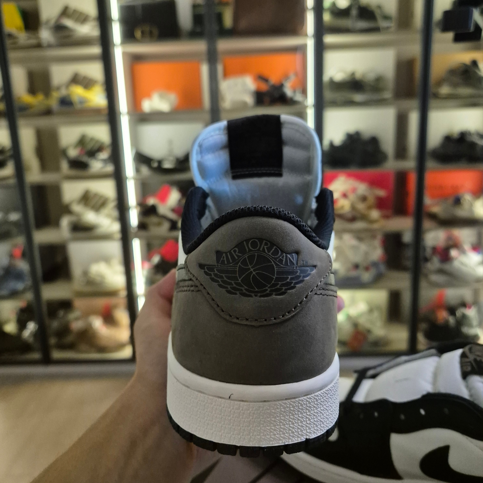 Jordan 1 Retro Low OG Mocha 착용 스타일 - 5