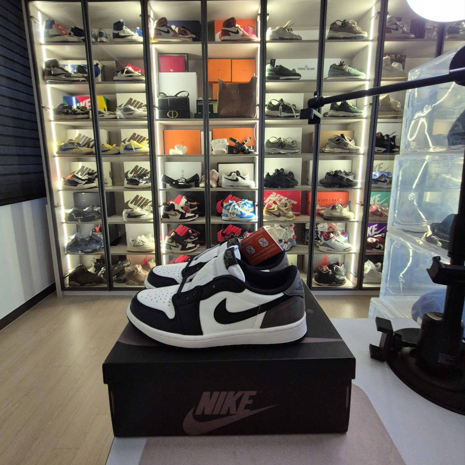 Jordan 1 Retro Low OG Mocha 착용 스타일 - 3