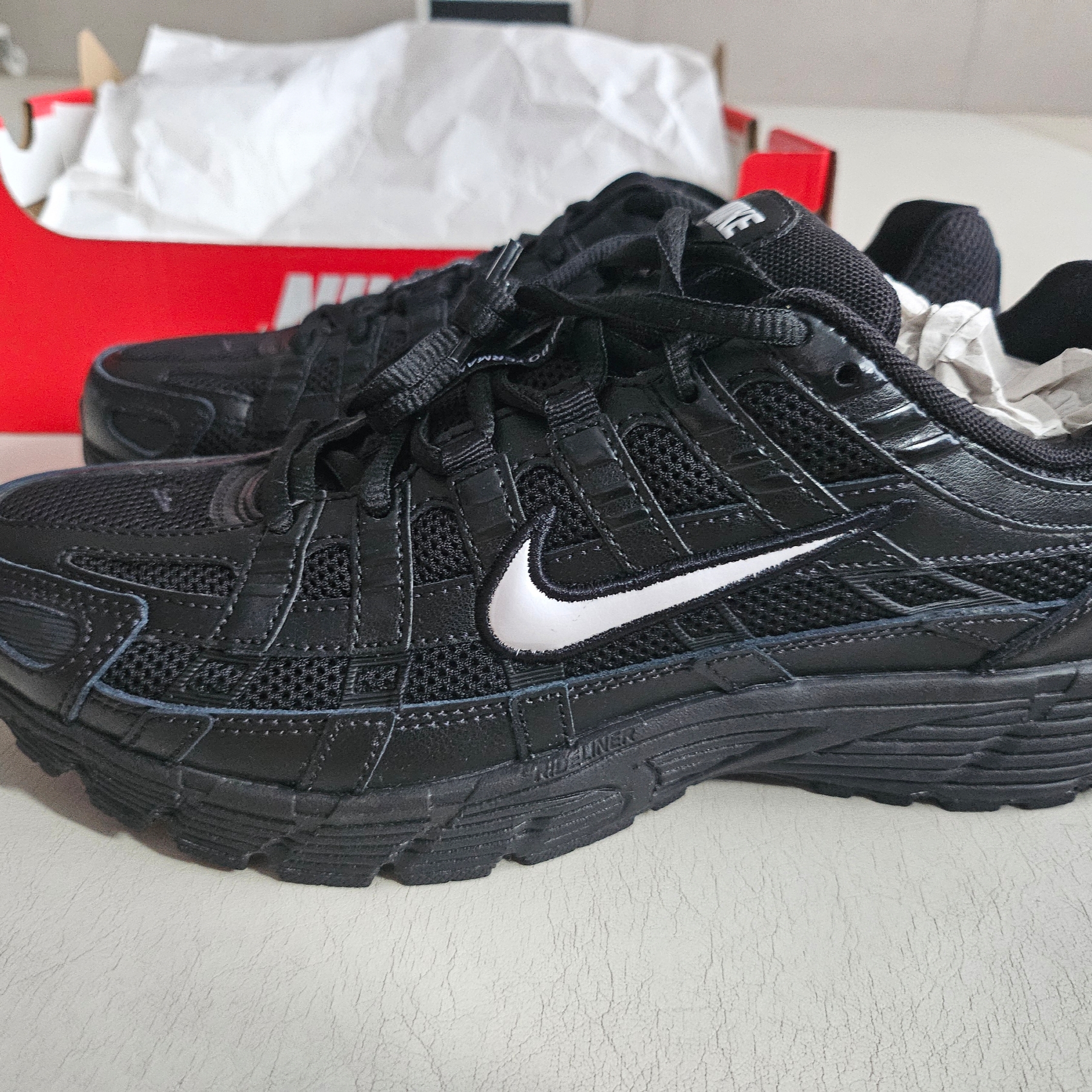 Nike P-6000 TRK3 Black White 착용 스타일
