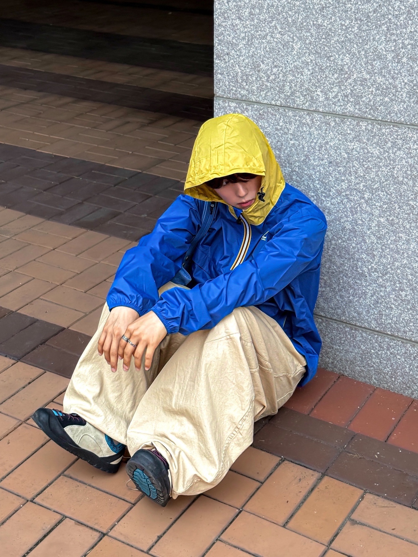 K-WAY Le Vrai Leon Anorak Black, K-WAY Le Vrai Leon Anorak Light Grey 착용 스타일 - 2
