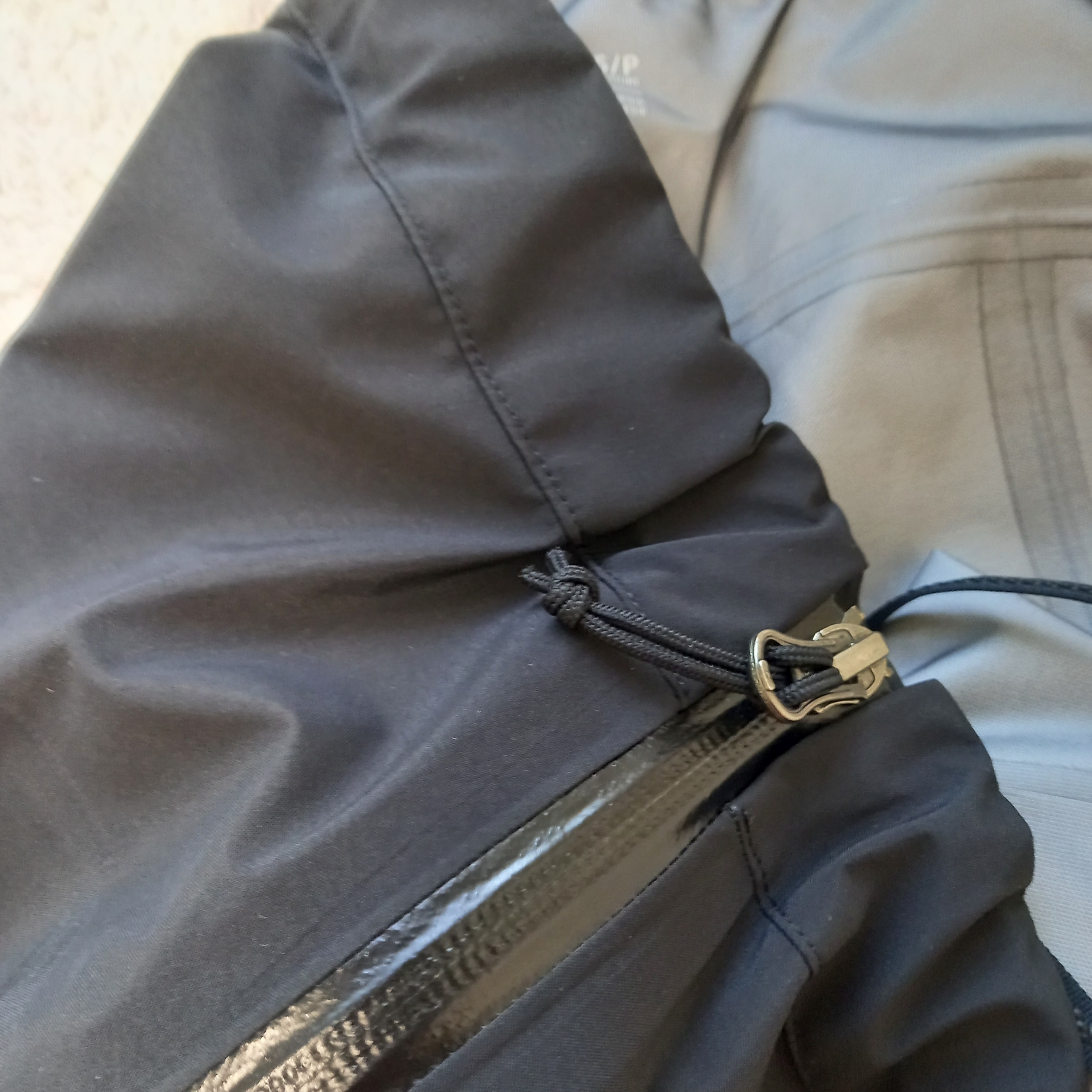 Arc'teryx Beta Pants Black, On Running x Post Archive Faction (Paf) Cloudmonster 2 Black Magnet 착용 스타일 - 6