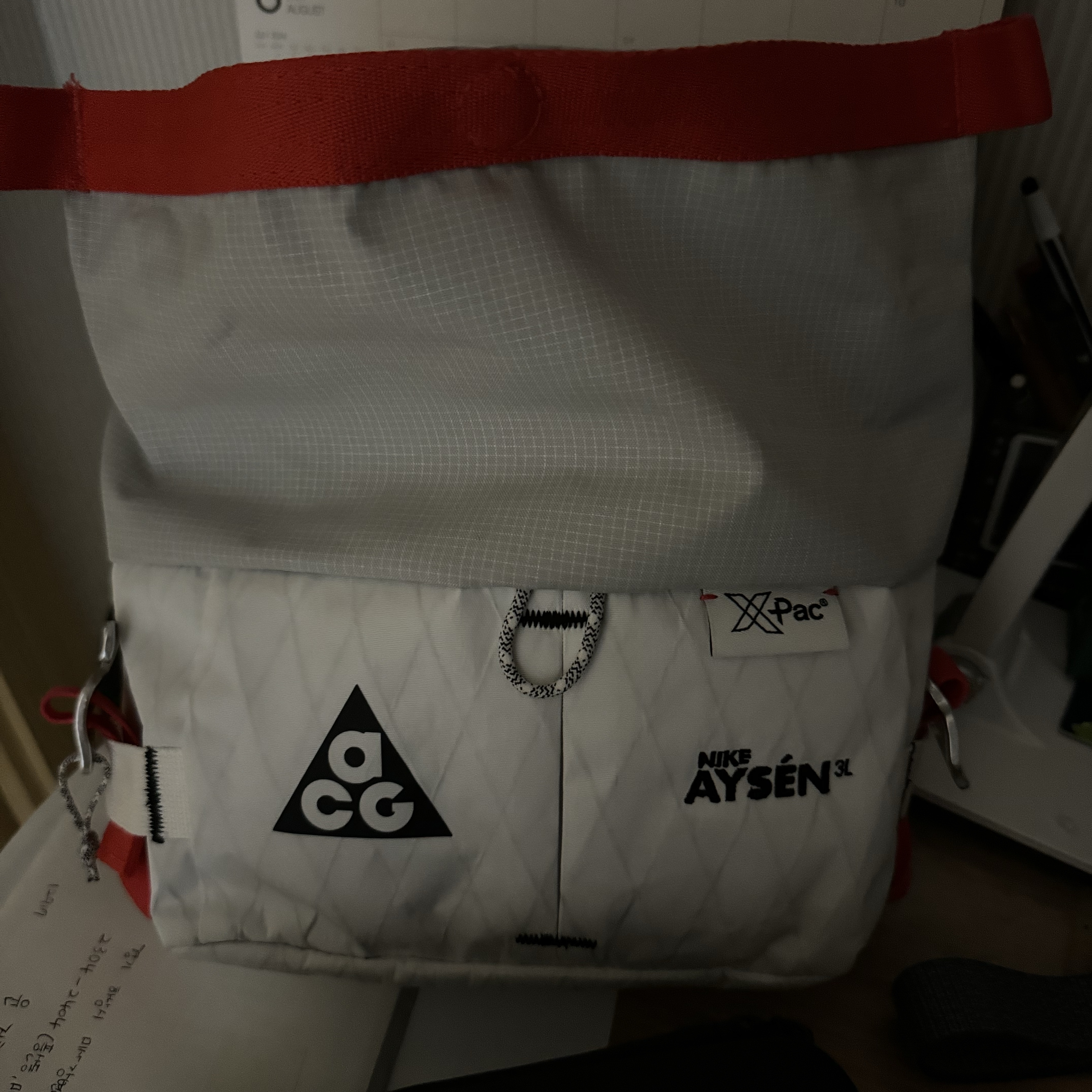 Nike ACG Aisen Penny Pack 3L White Photon Dust 착용 스타일