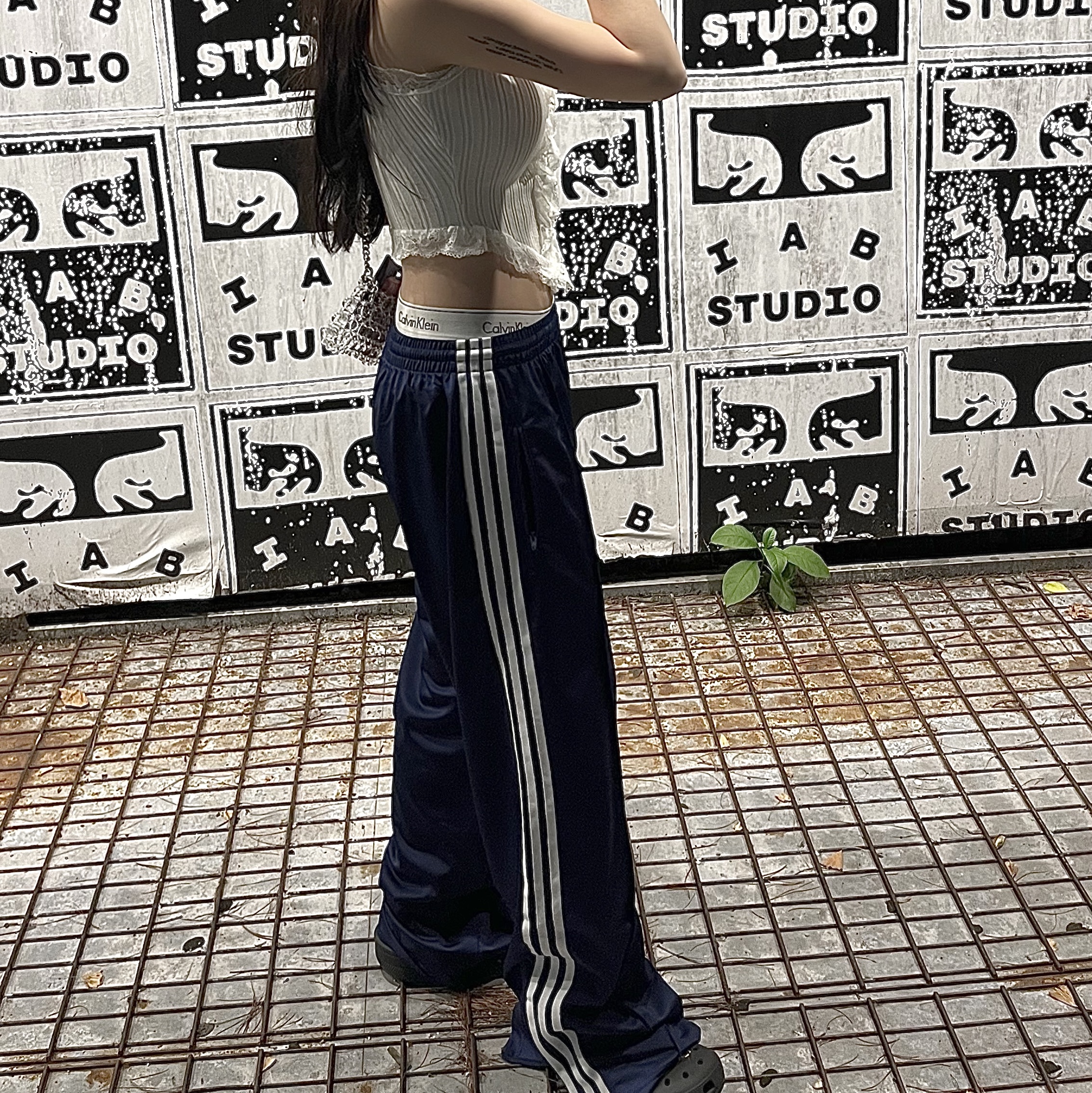 (W) Adidas Originals Firebird Loose Track Pants Dark Blue - KR Sizing 착용 스타일 - 2