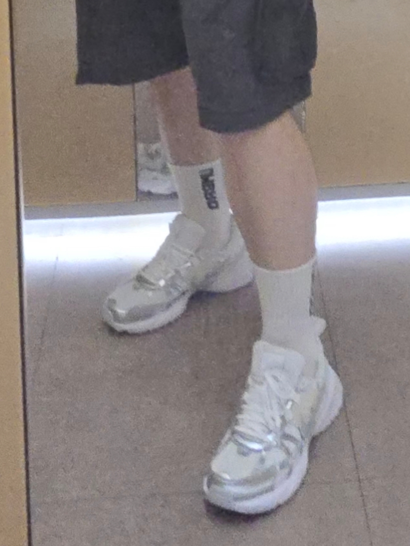 Nike V2K Run Metallic Silver White 착용 스타일