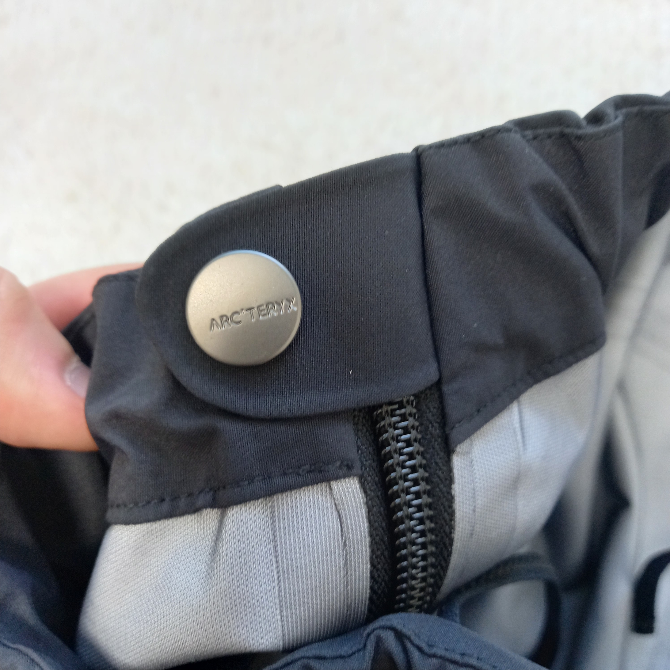 Arc'teryx Beta Pants Black, On Running x Post Archive Faction (Paf) Cloudmonster 2 Black Magnet 착용 스타일 - 7