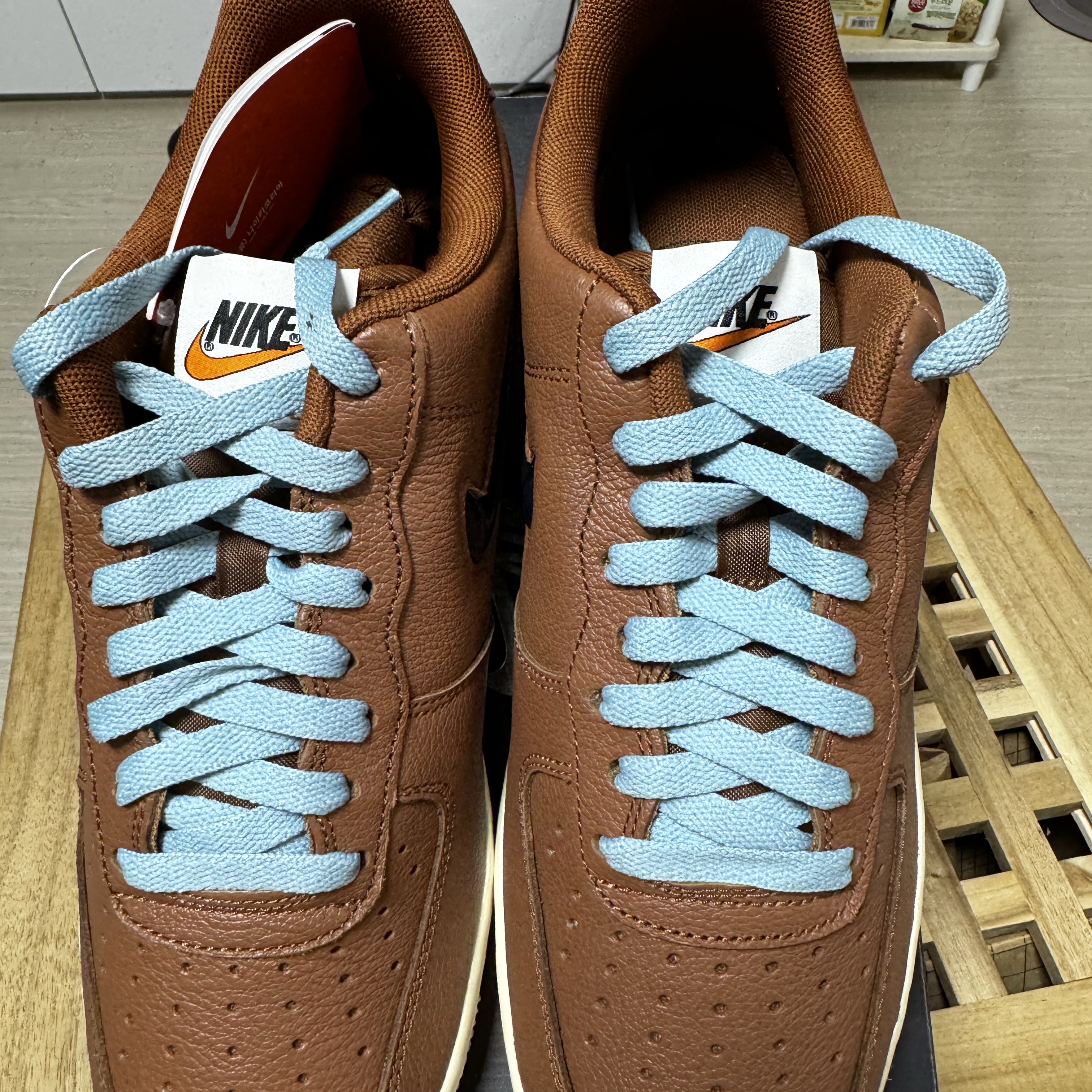 Nike Air Force 1 '07 PRM Vintage Pecan 착용 스타일 - 4