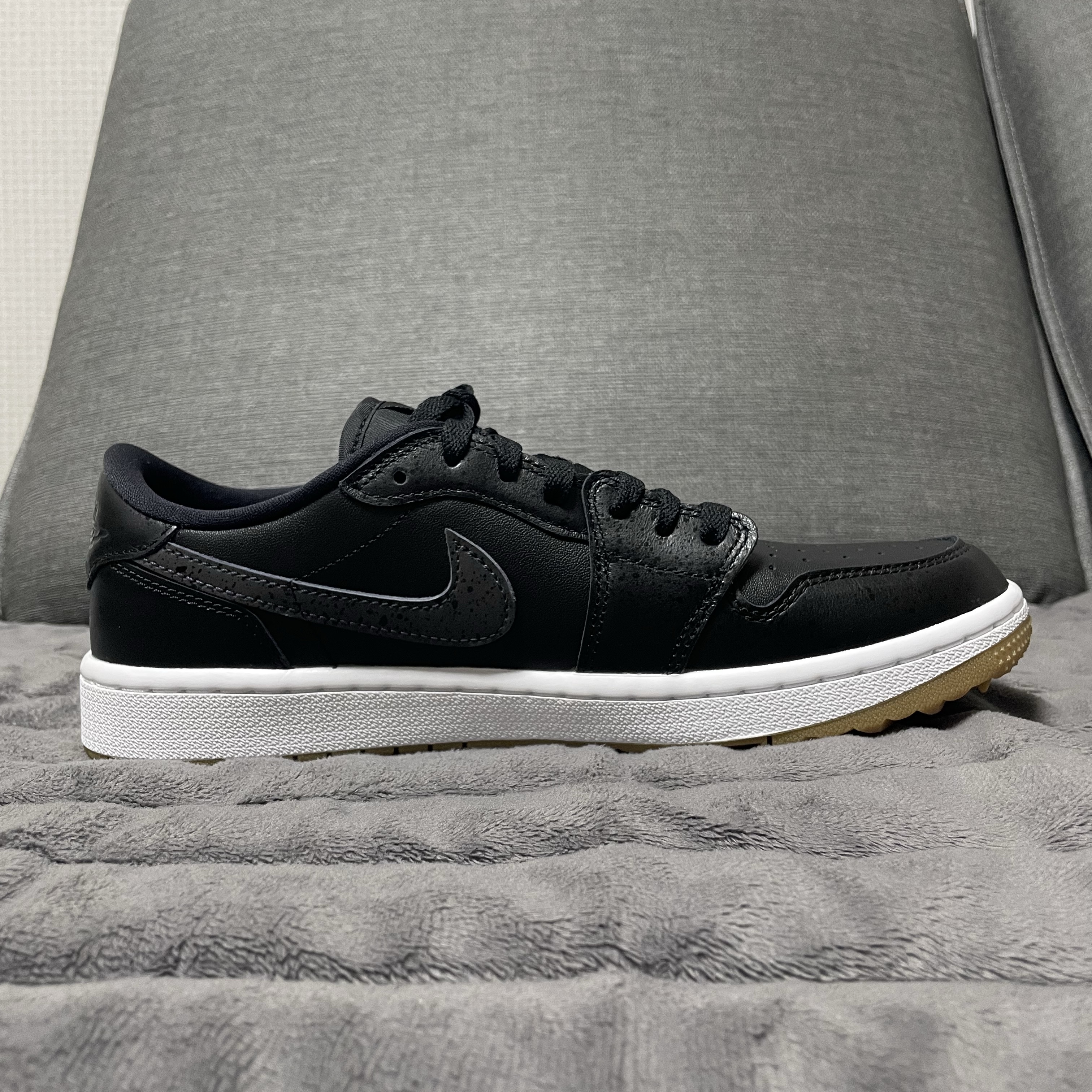 Jordan 1 Low Golf Black Gum Medium Brown 착용 스타일 - 3