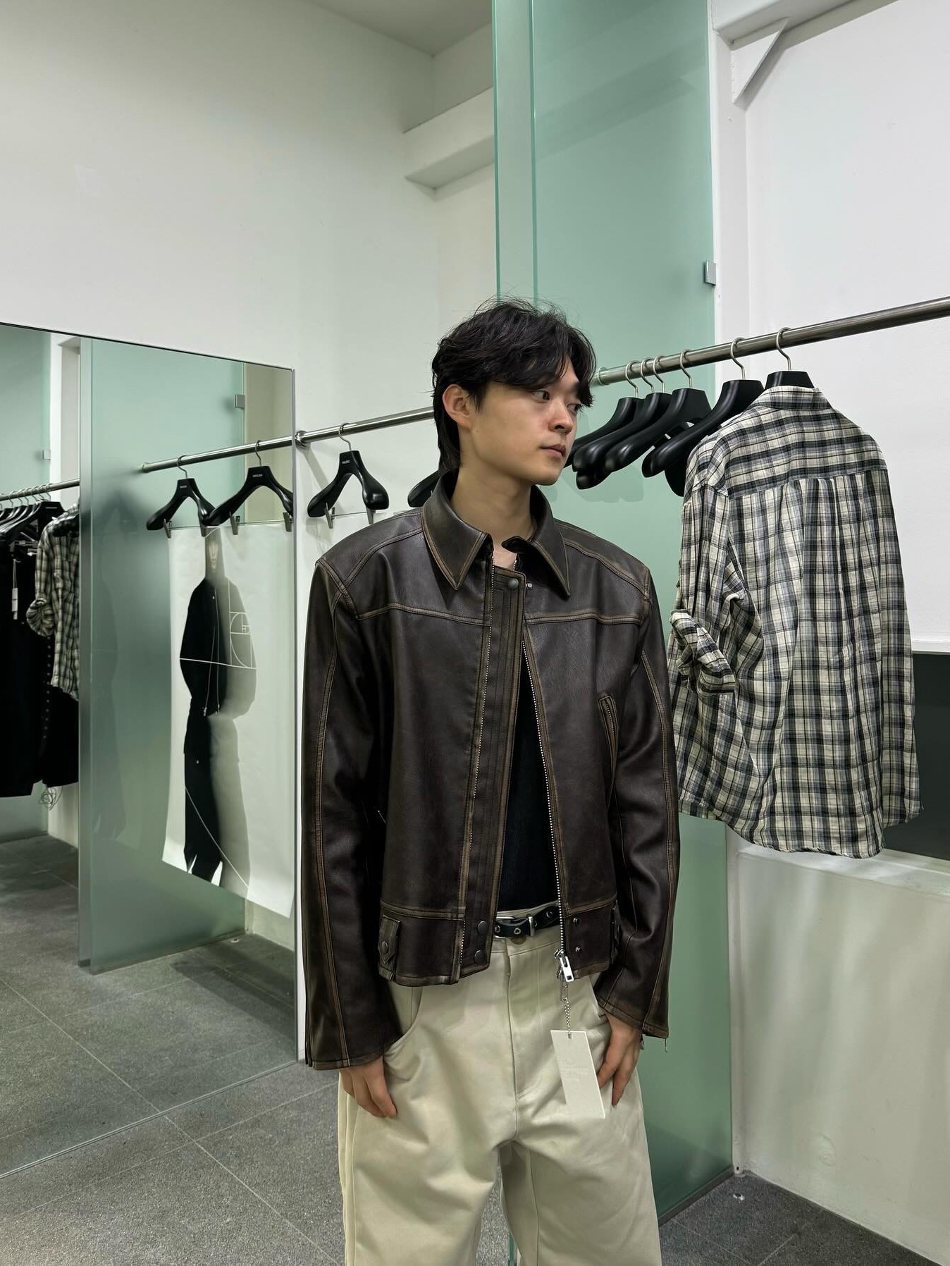 Haleine 3D Distressed Faux Leahter Jacket Black (VJ301), Haleine 3D Distressed Faux Leather Jacket Brown (VJ302) 착용 스타일