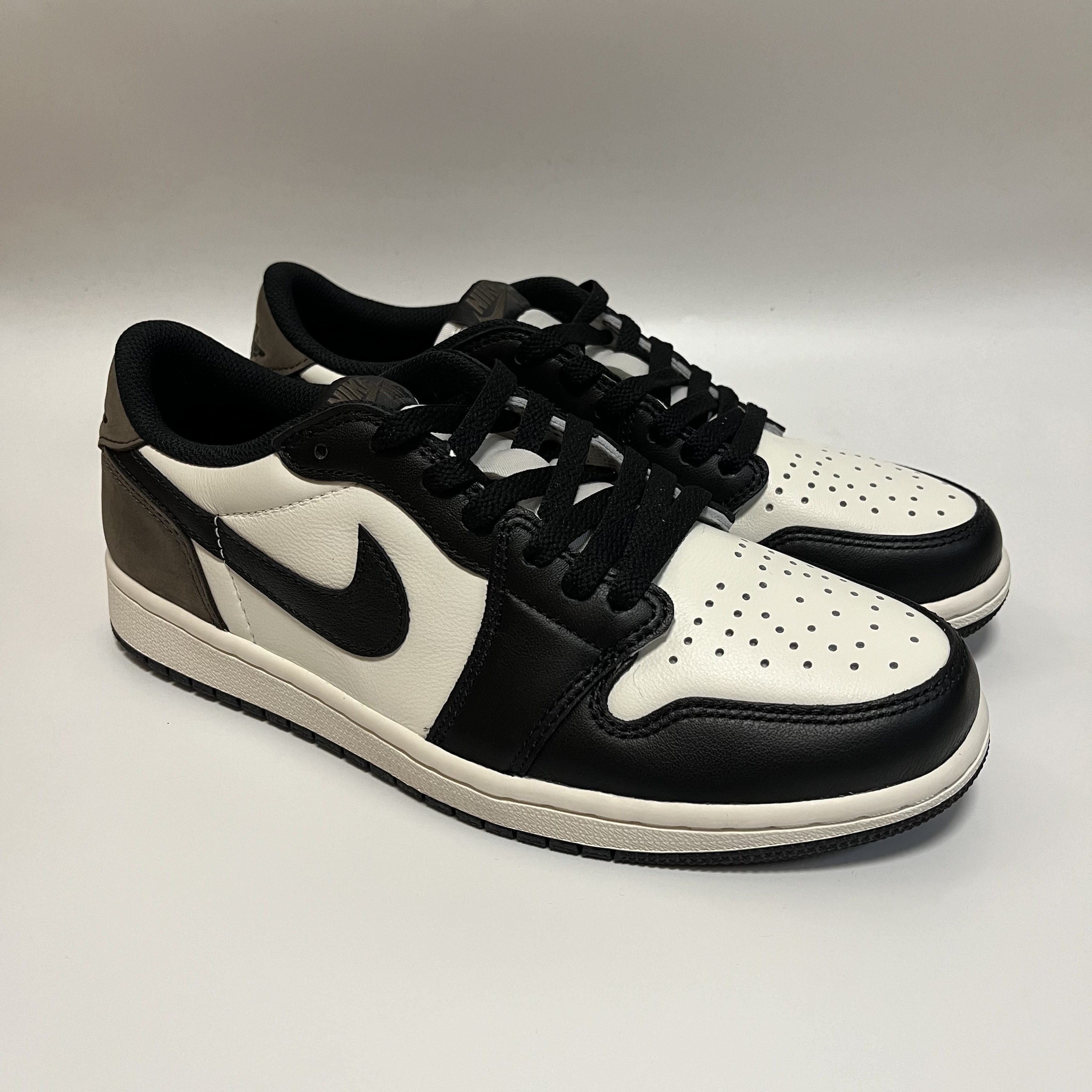Jordan 1 Retro Low OG Mocha 착용 스타일 - 4