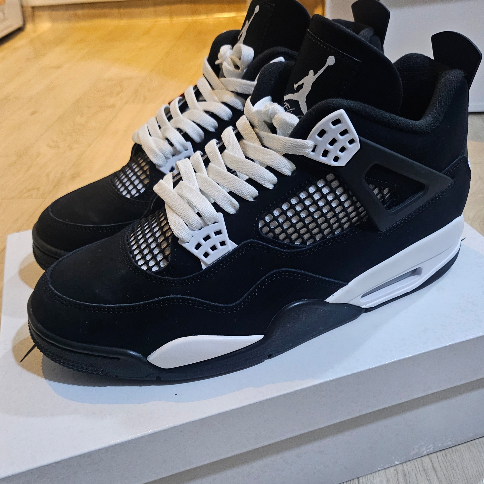 Jordan 4 Retro White Thunder 착용 스타일